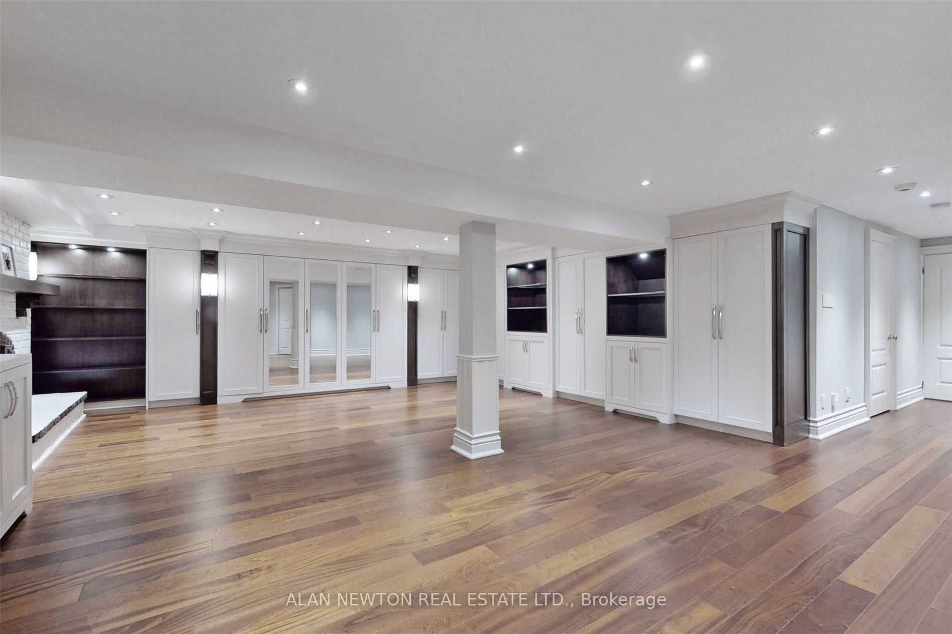 61 Riverside Blvd
