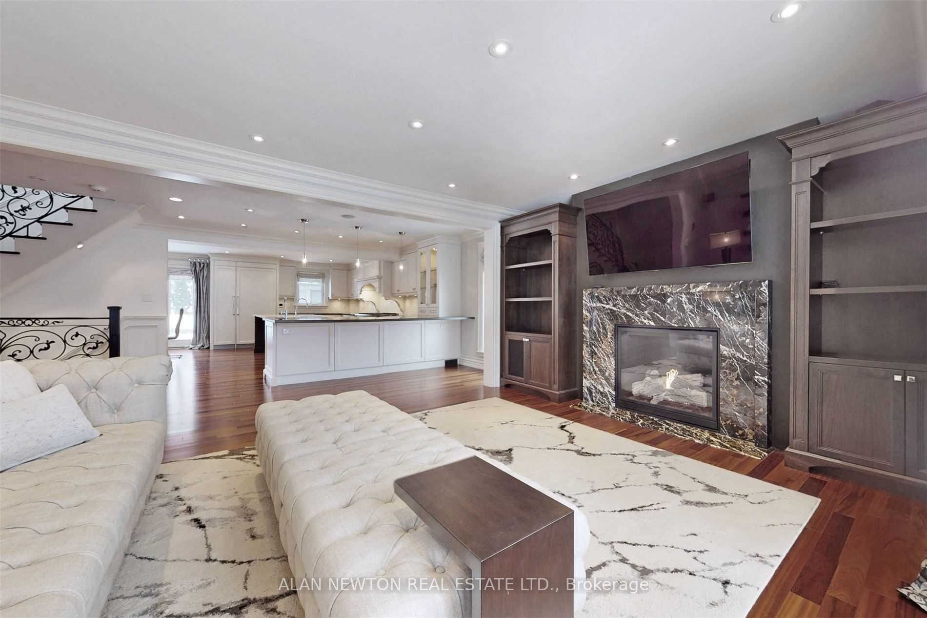 61 Riverside Blvd