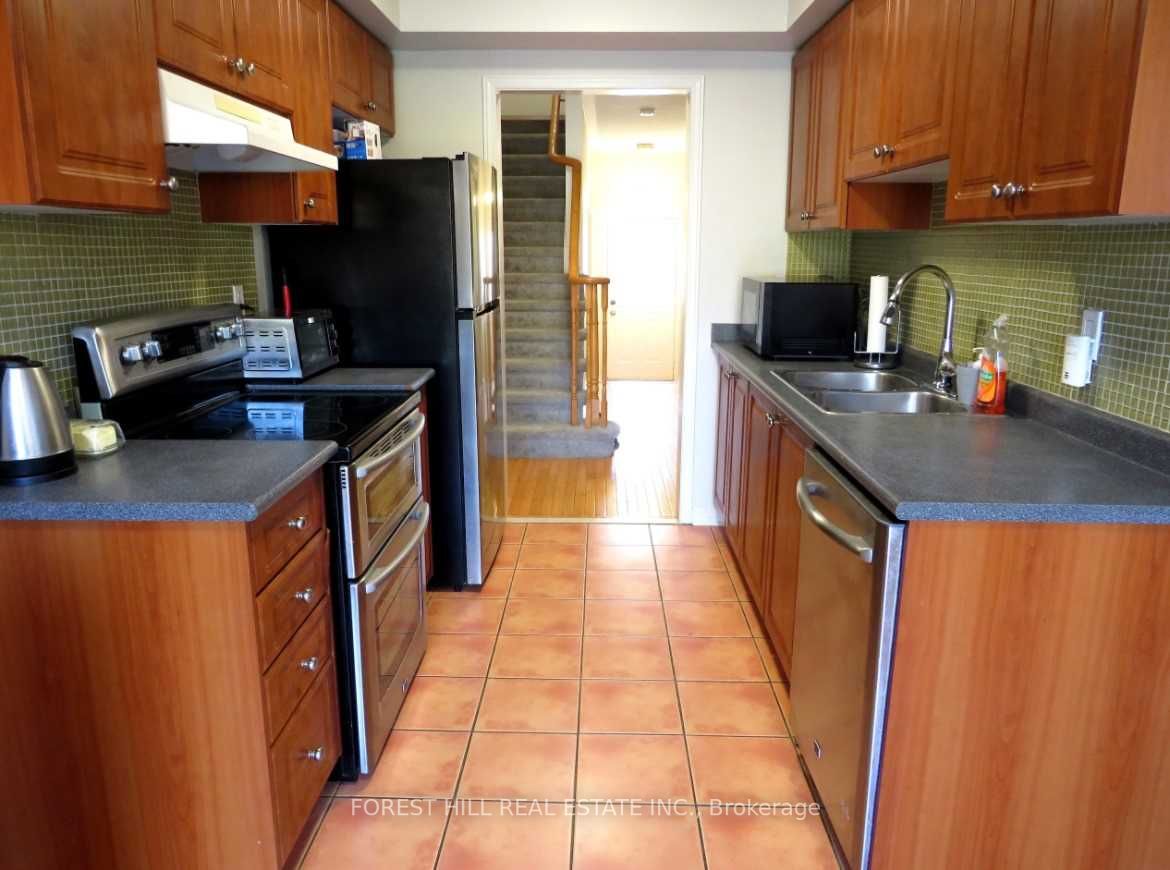 102 Lowther Ave
