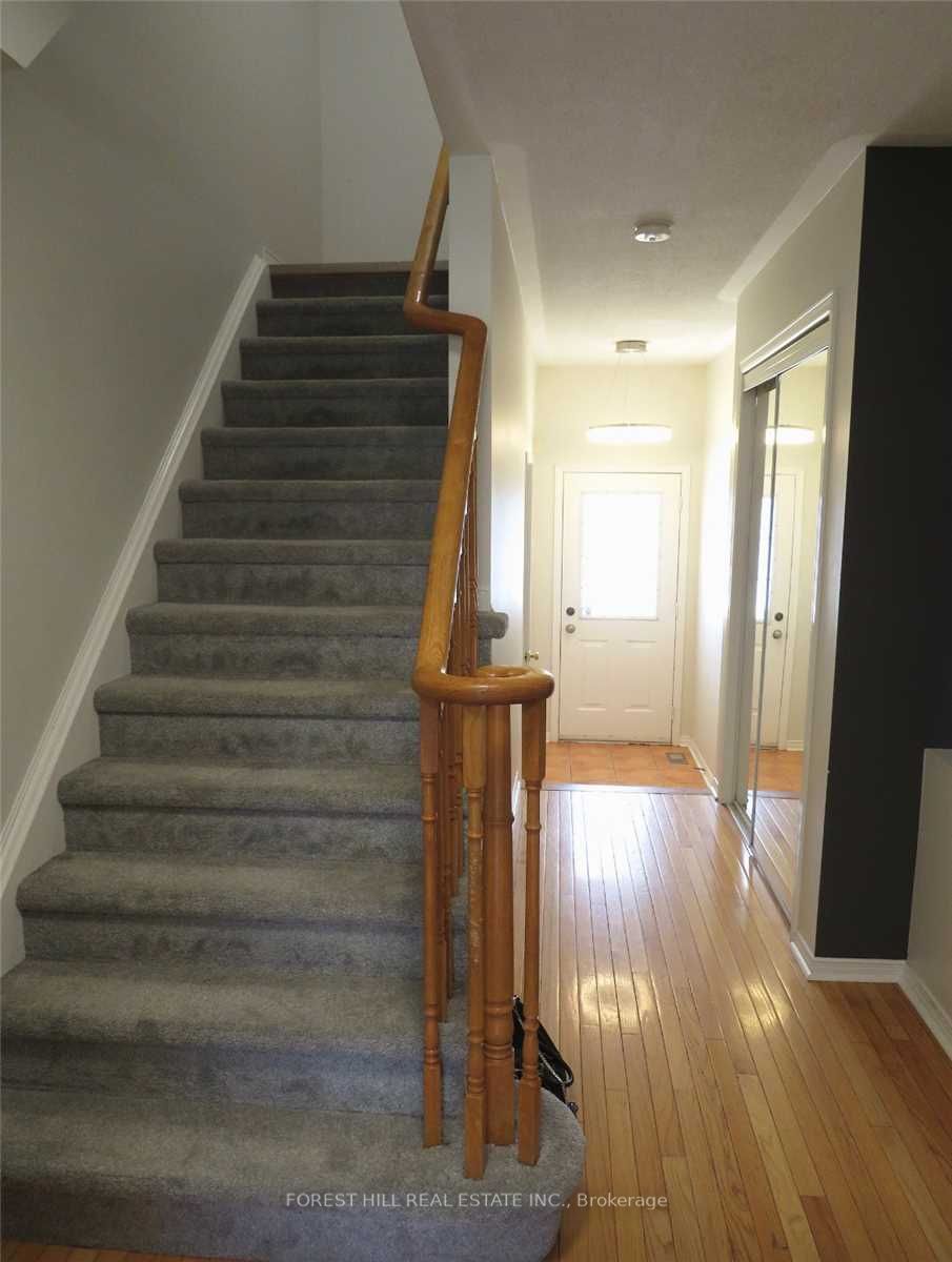 102 Lowther Ave