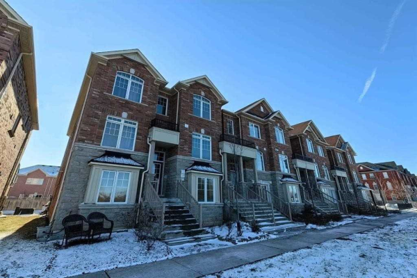 45 Dundas Way, Markham