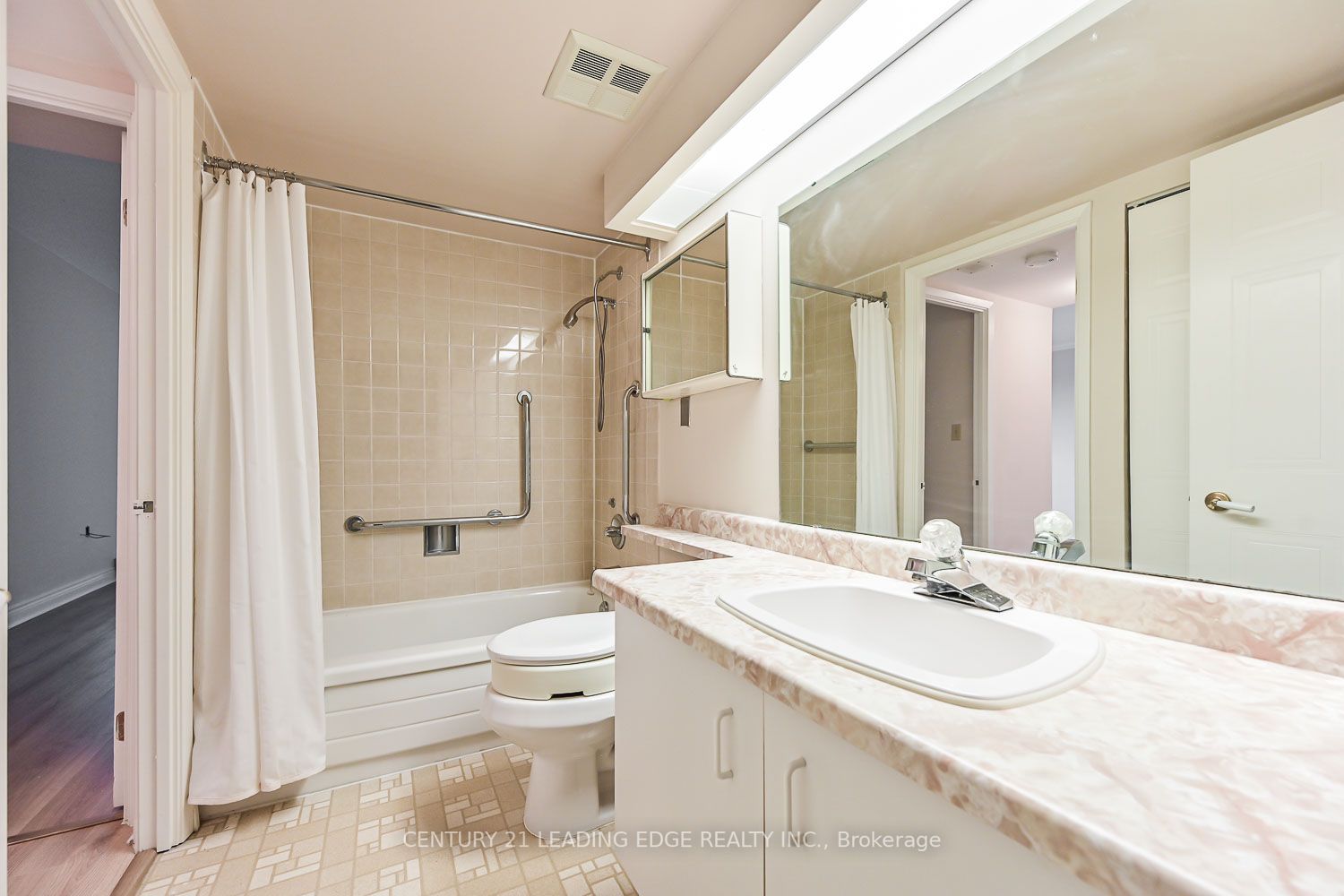 100 Anna Russell Way, #Ph19