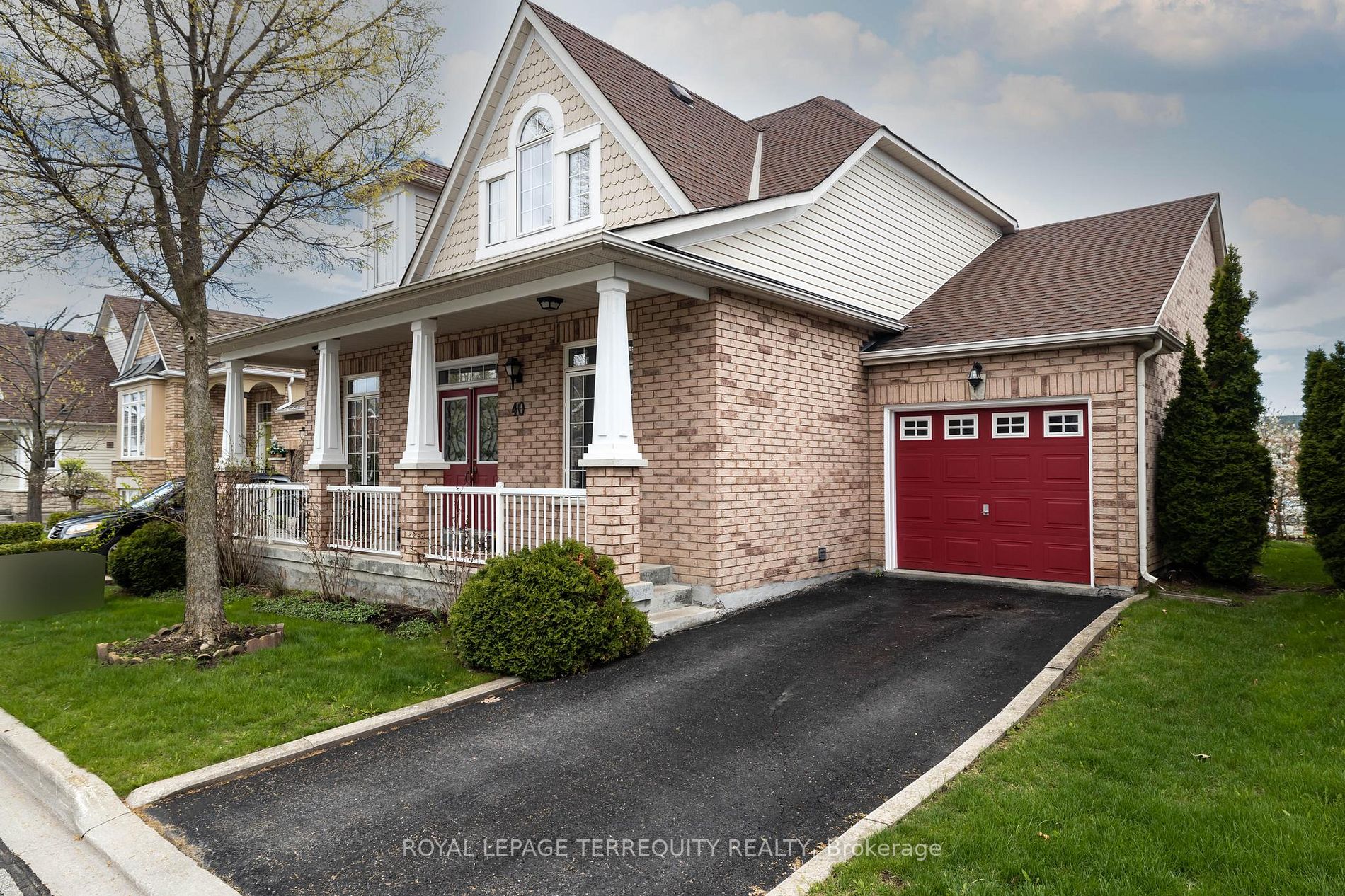 40 Manorwood Dr