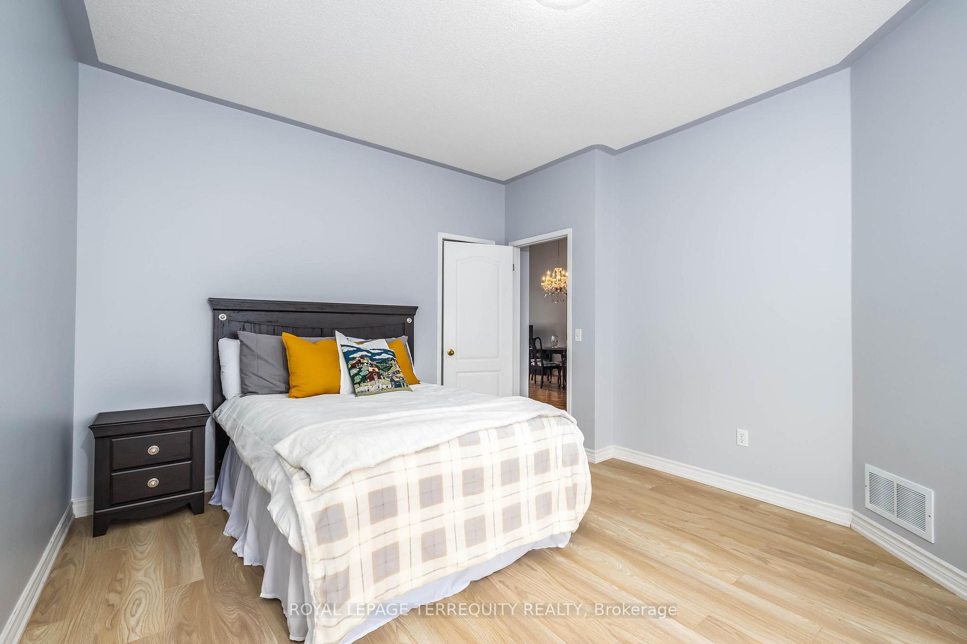 40 Manorwood Dr