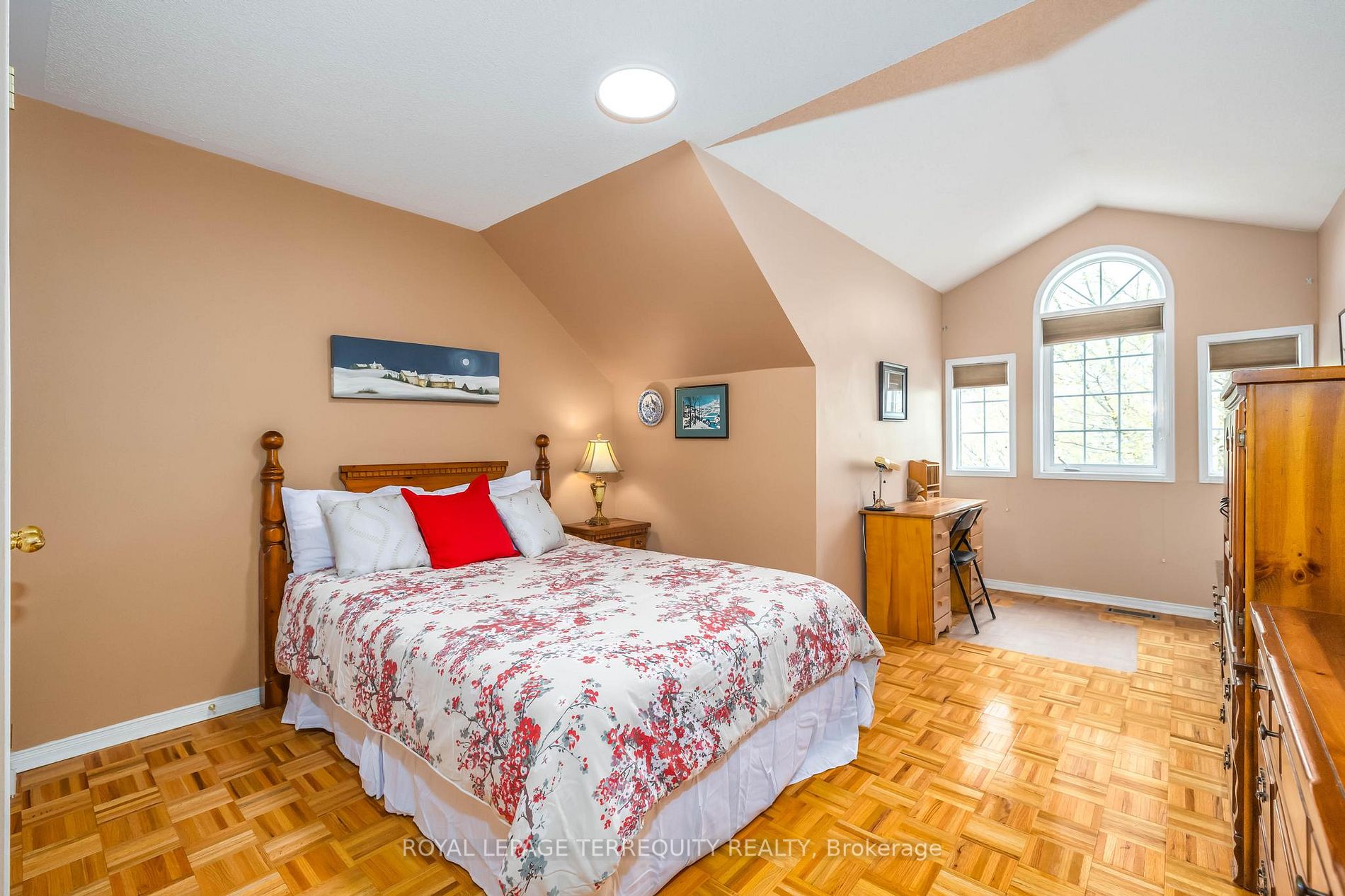 40 Manorwood Dr