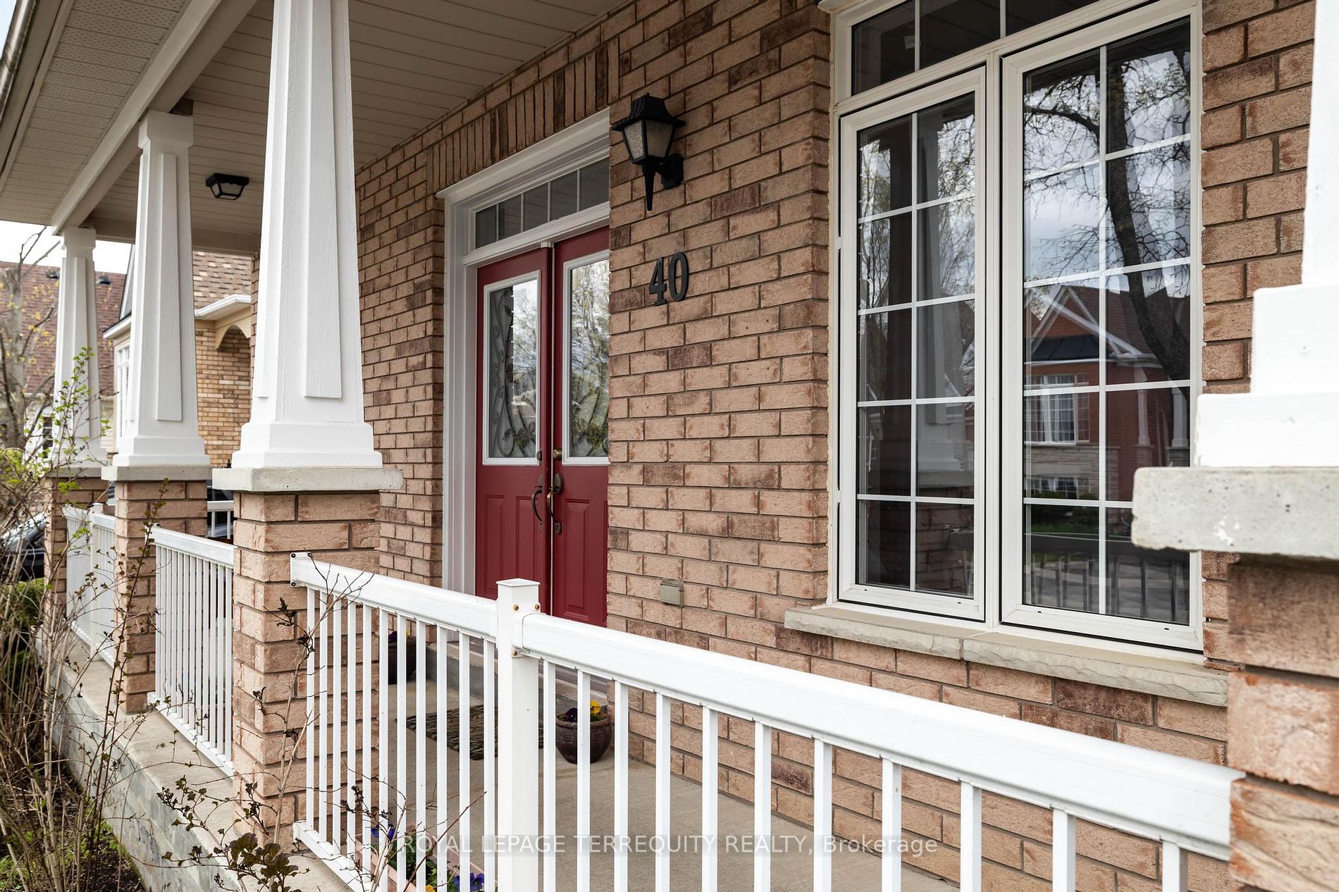 40 Manorwood Dr