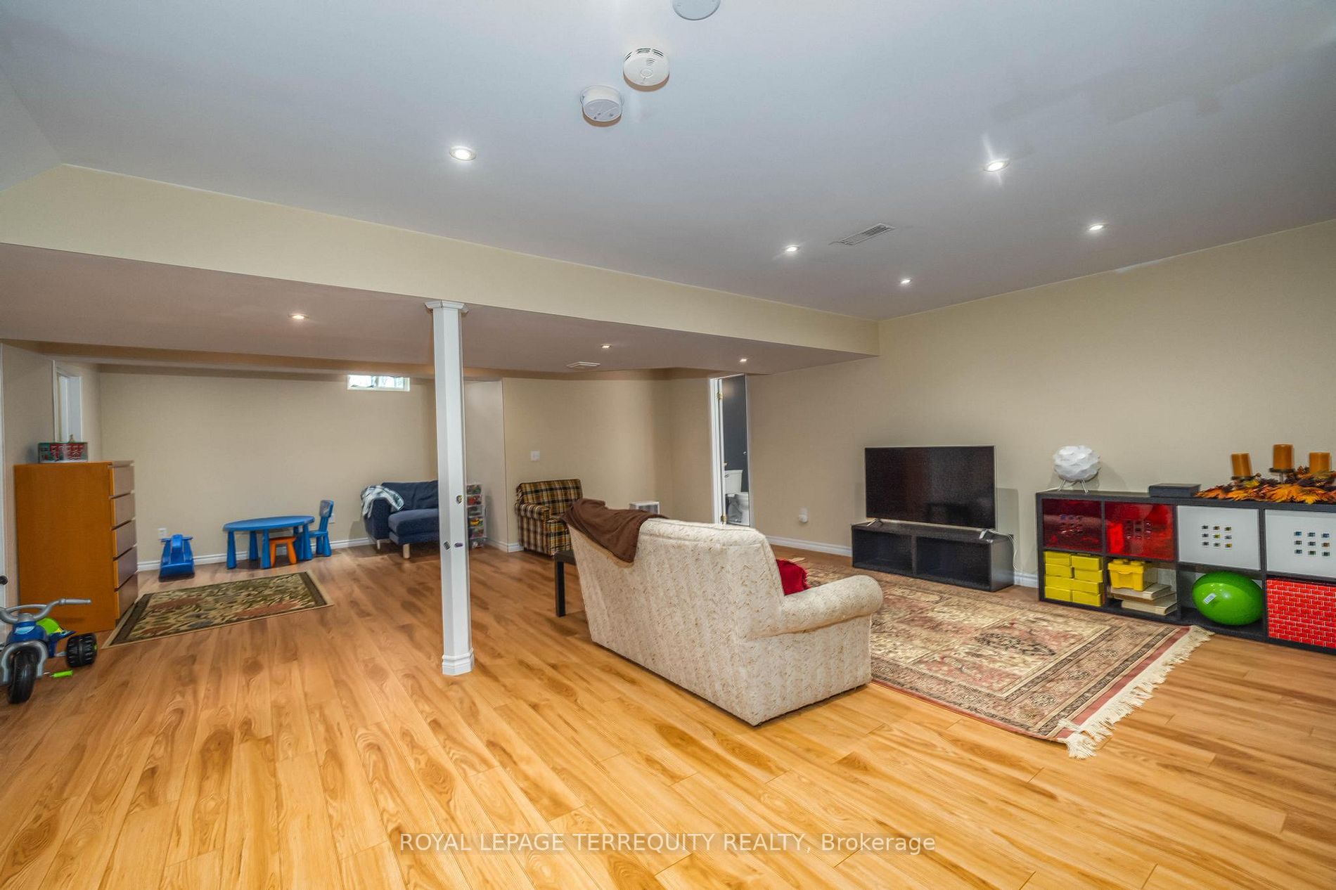 40 Manorwood Dr