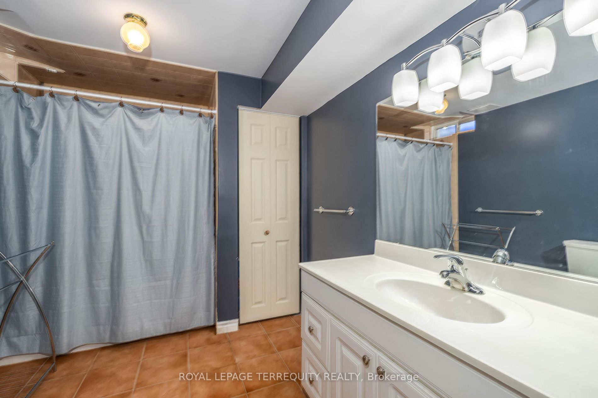 40 Manorwood Dr