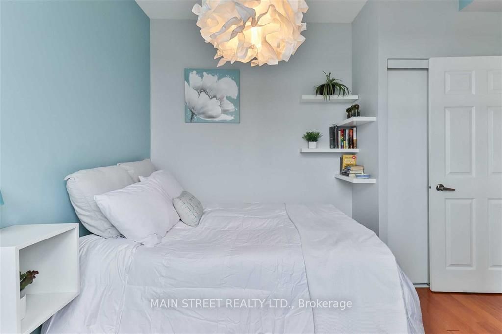 15450 Yonge Street #304