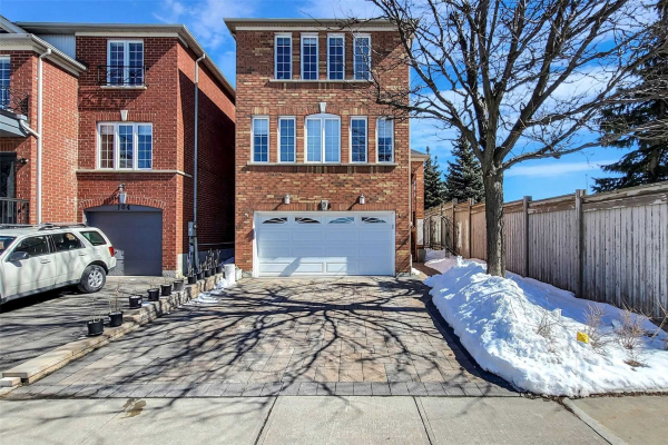 106 Sassafras Circ, Vaughan