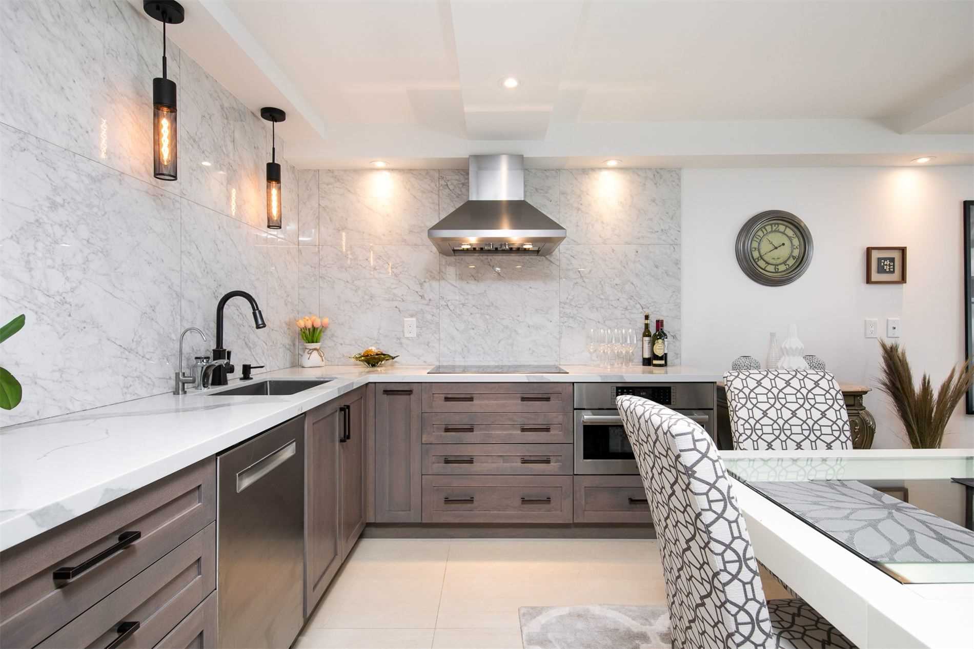 8111 Yonge St, #1712
