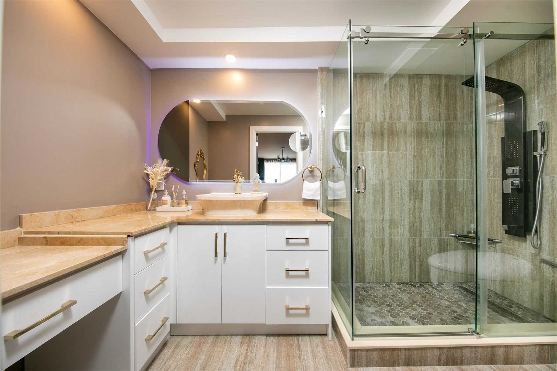 8111 Yonge St, #1712