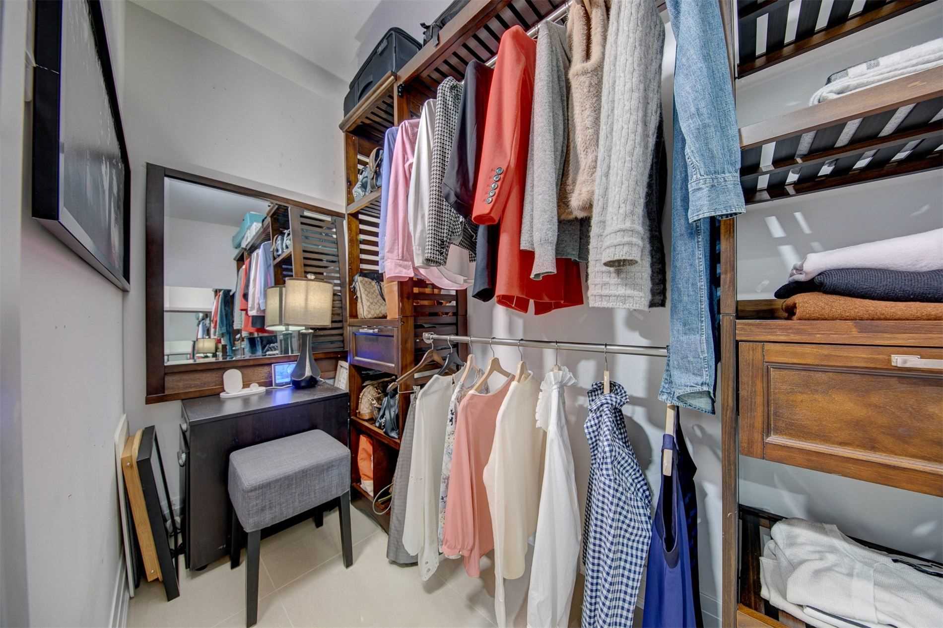 8111 Yonge St, #1712