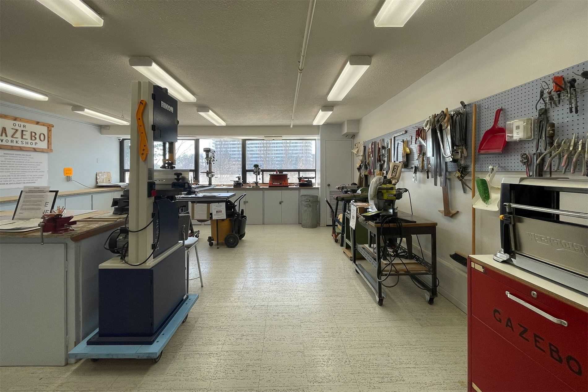 8111 Yonge St, #1712