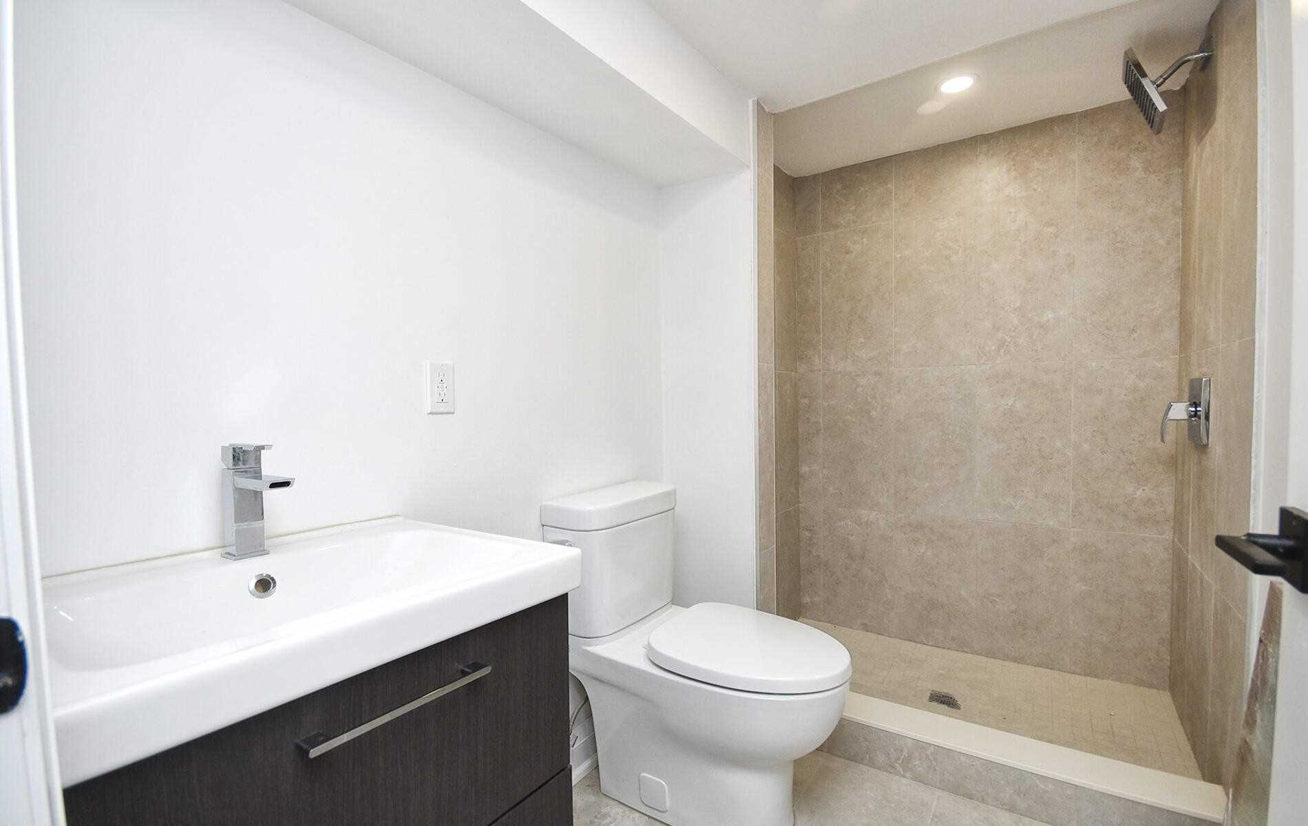 #B - 97 Luba Ave, Richmond Hill