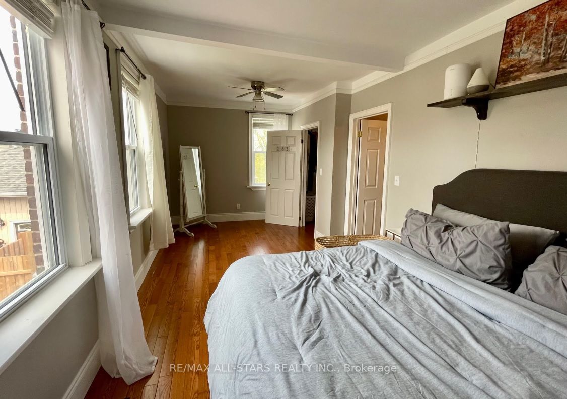 72 River St