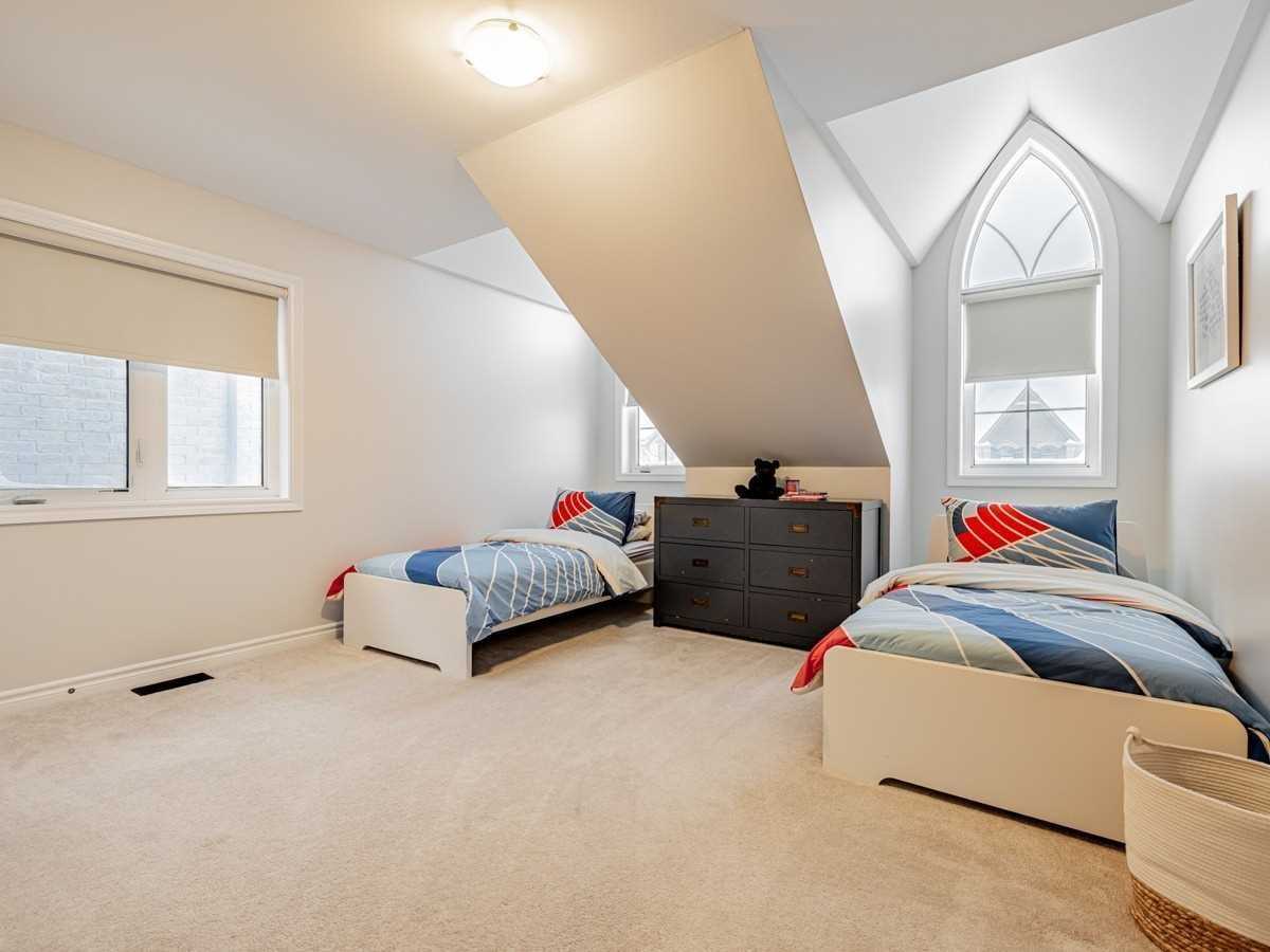 70 Leaden Hall Drive