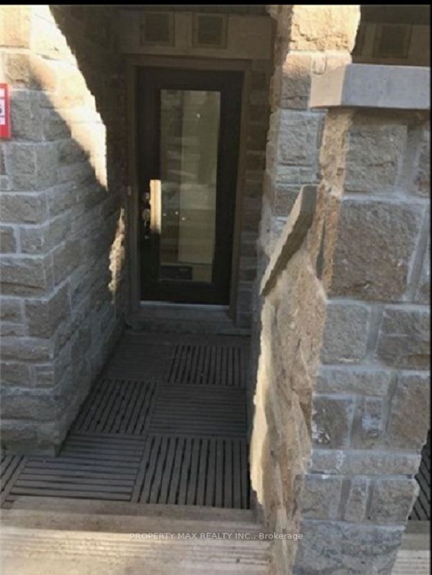 30 Dunsheath Way N, #505