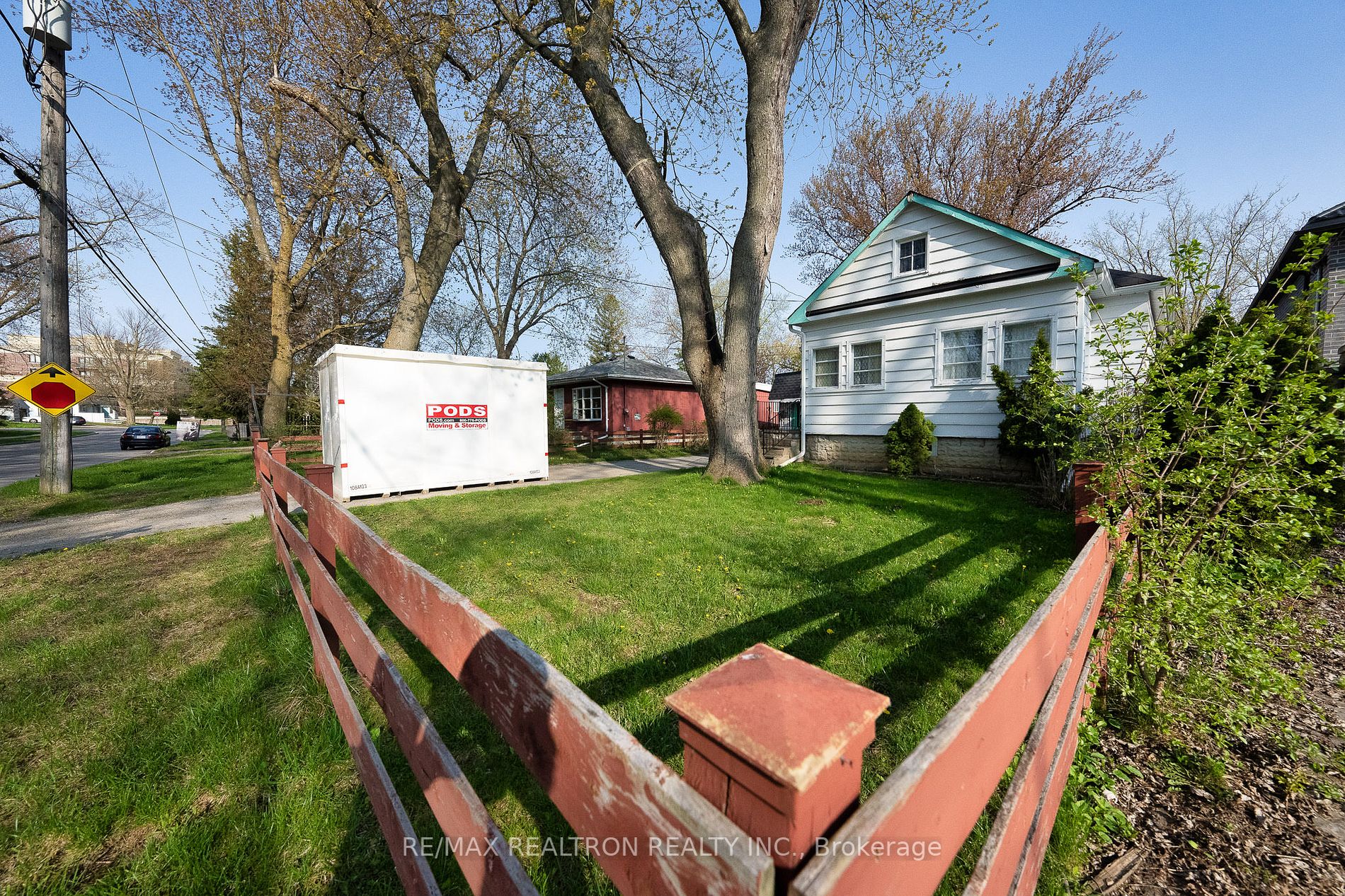 32 Douglas Rd