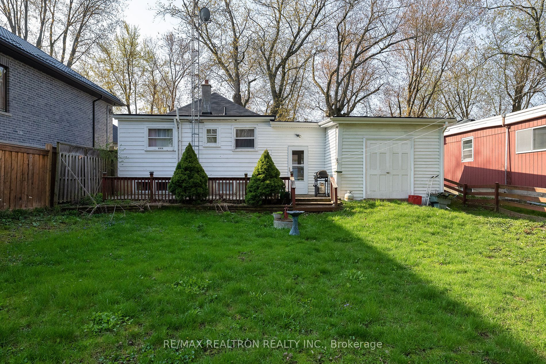 32 Douglas Rd