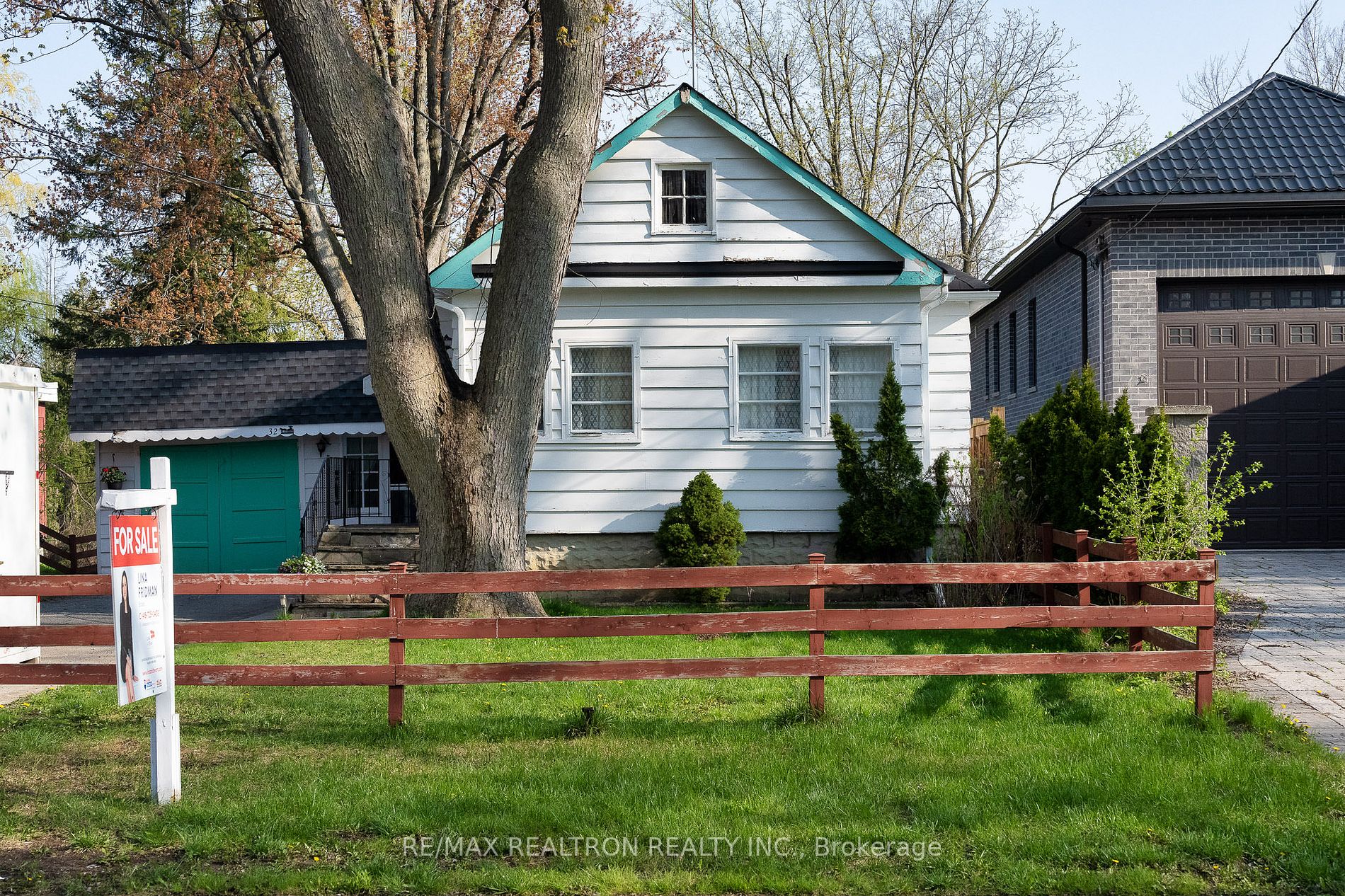 32 Douglas Rd
