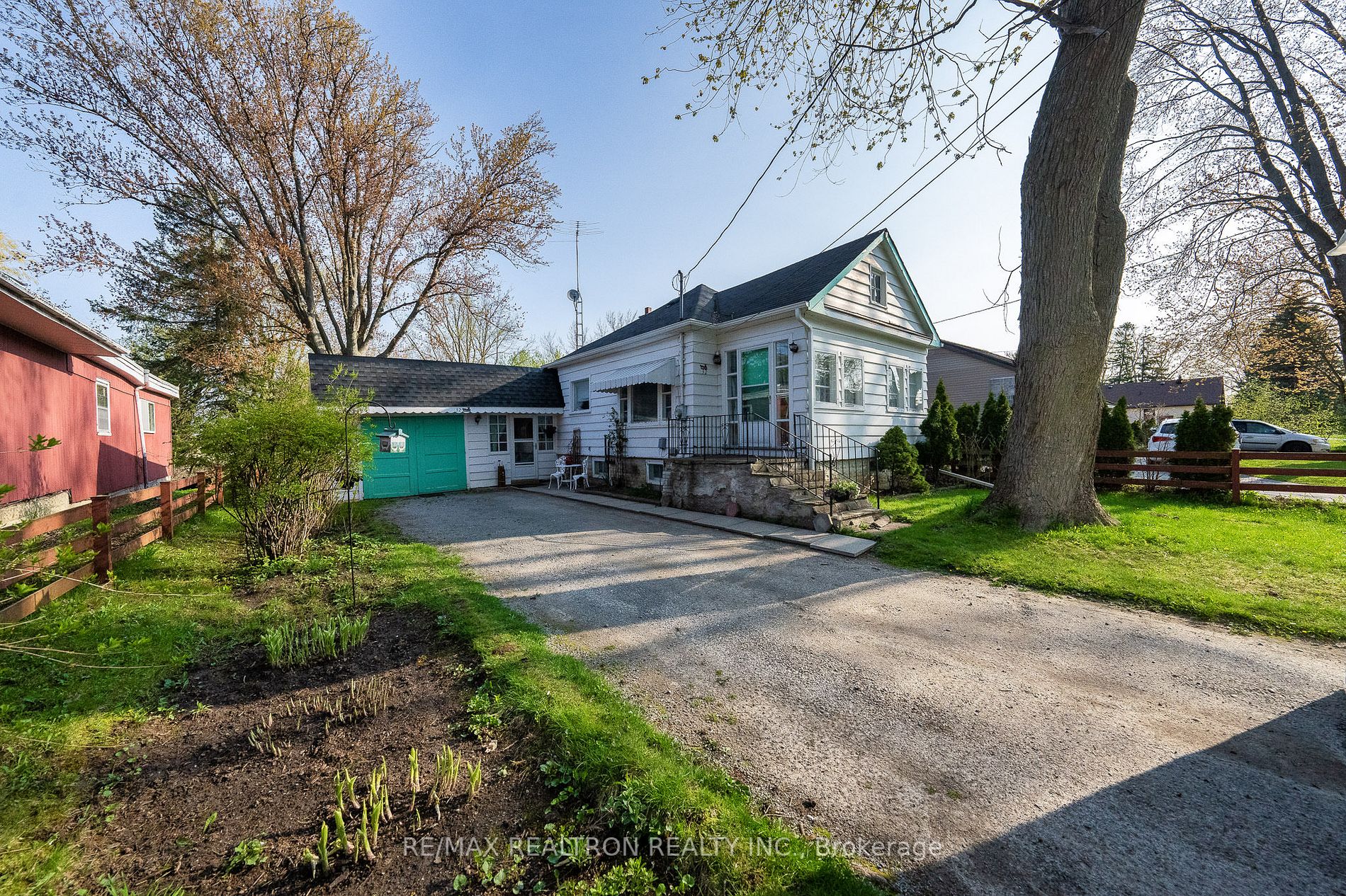 32 Douglas Rd