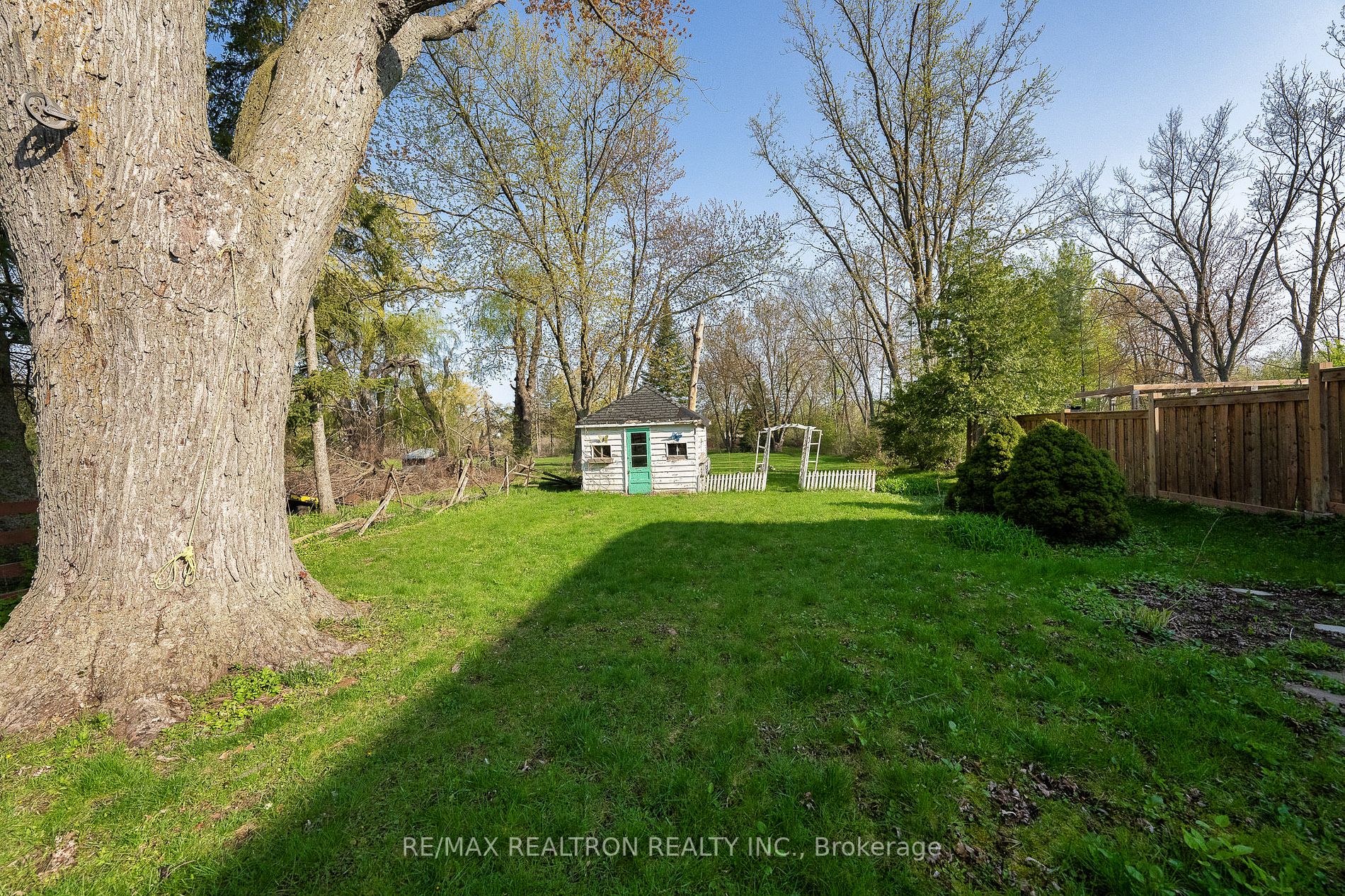32 Douglas Rd
