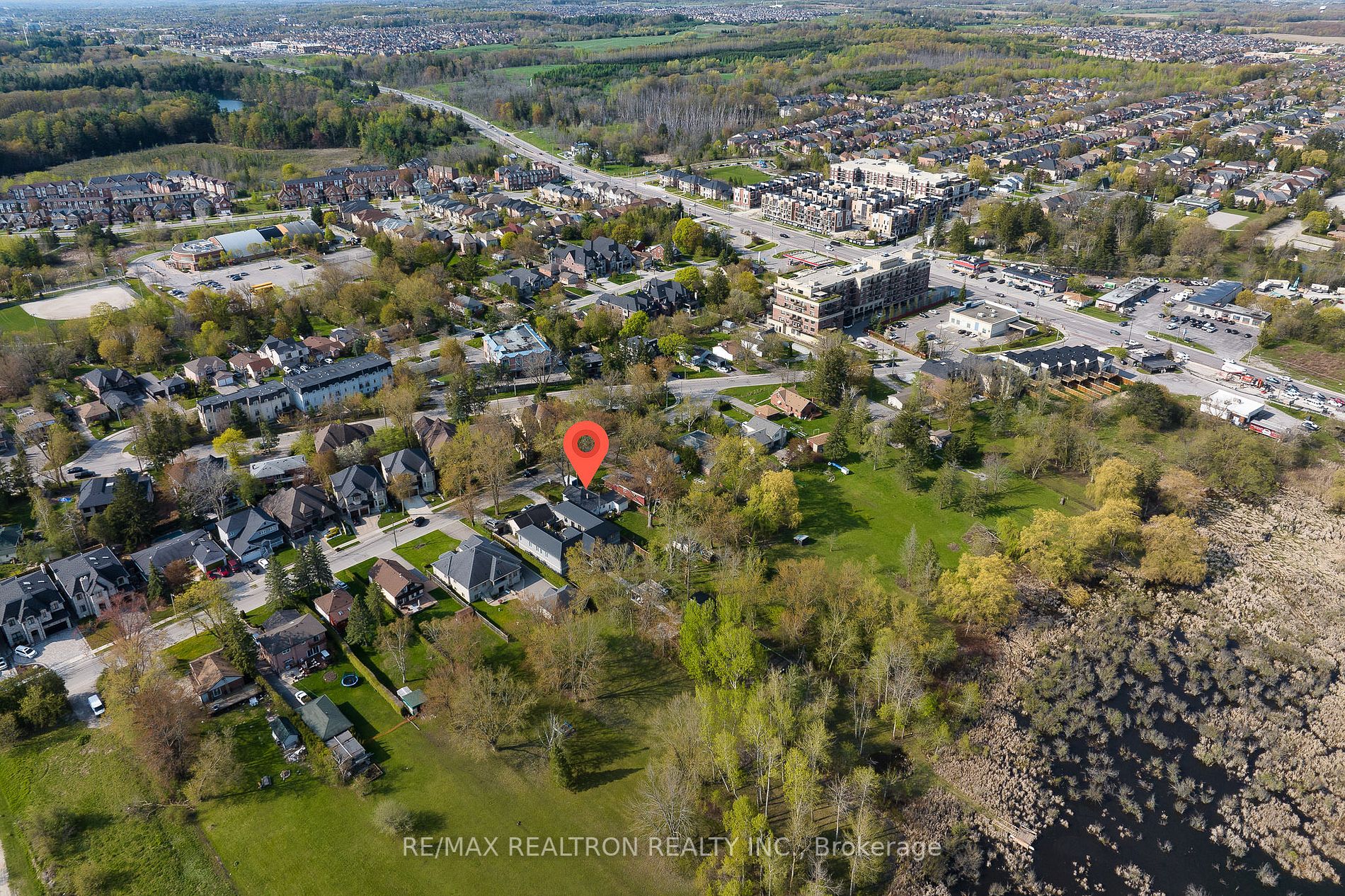 32 Douglas Rd