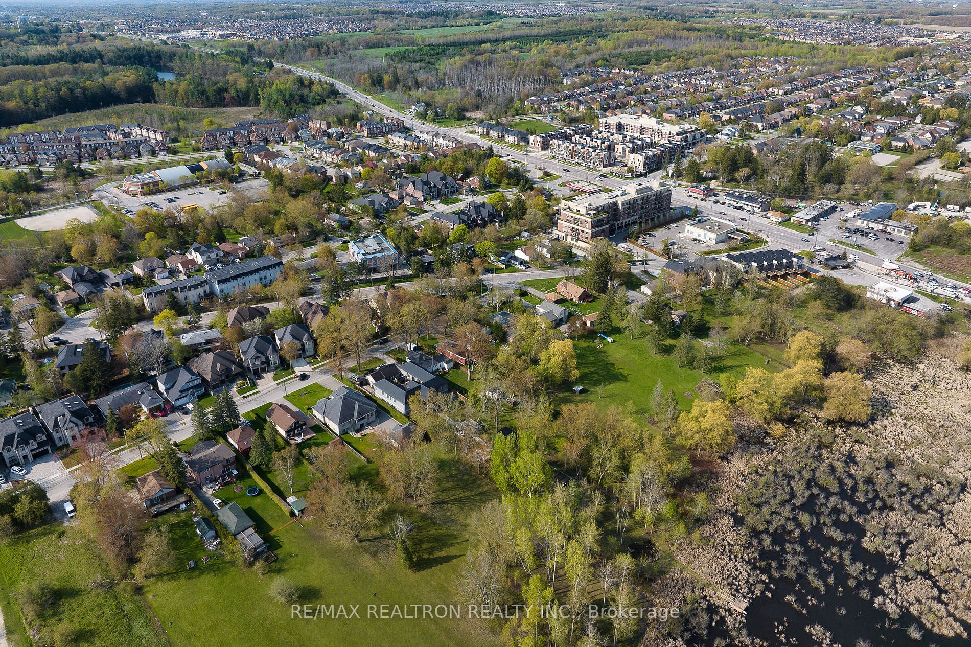 32 Douglas Rd