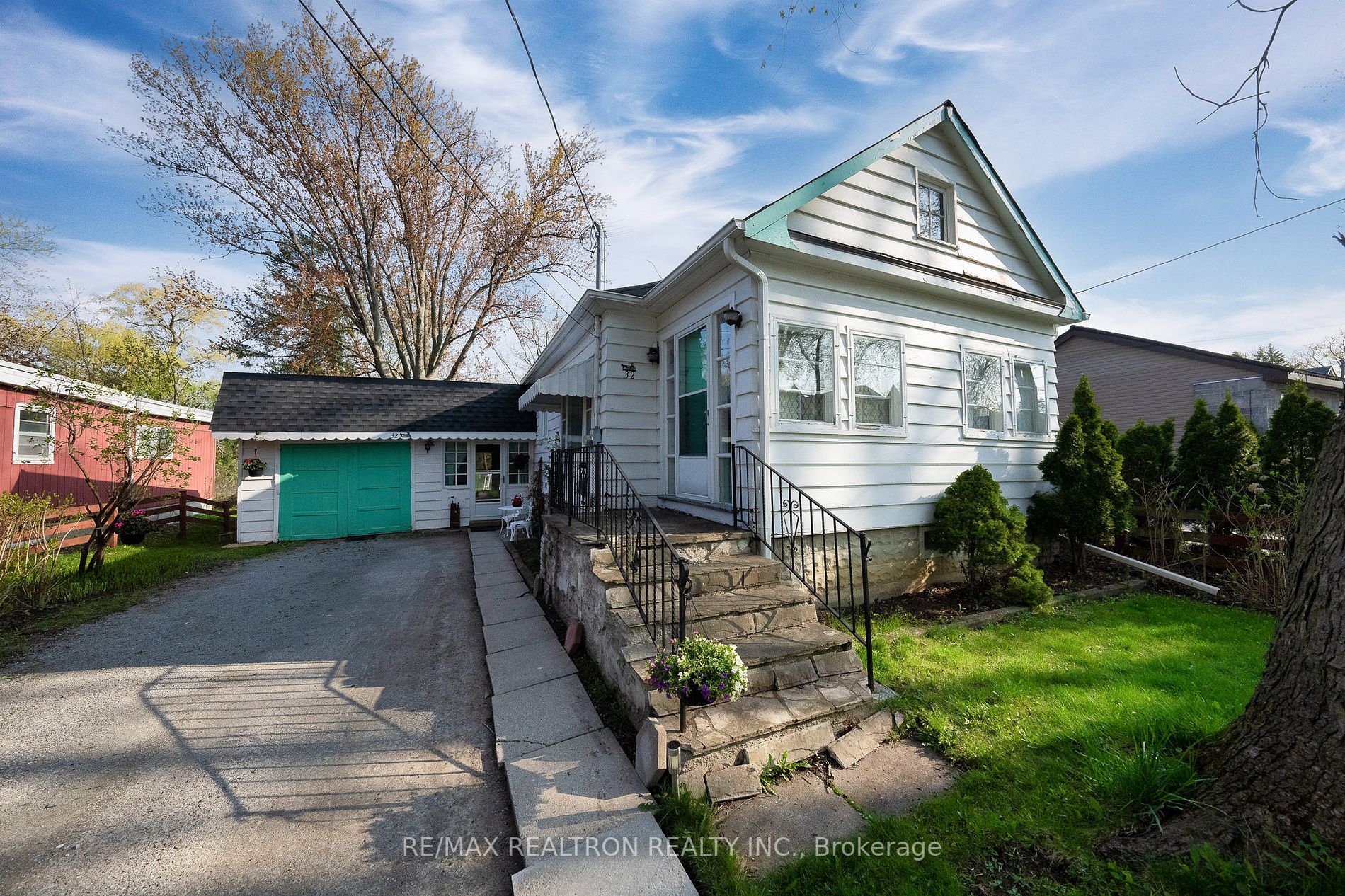 32 Douglas Rd