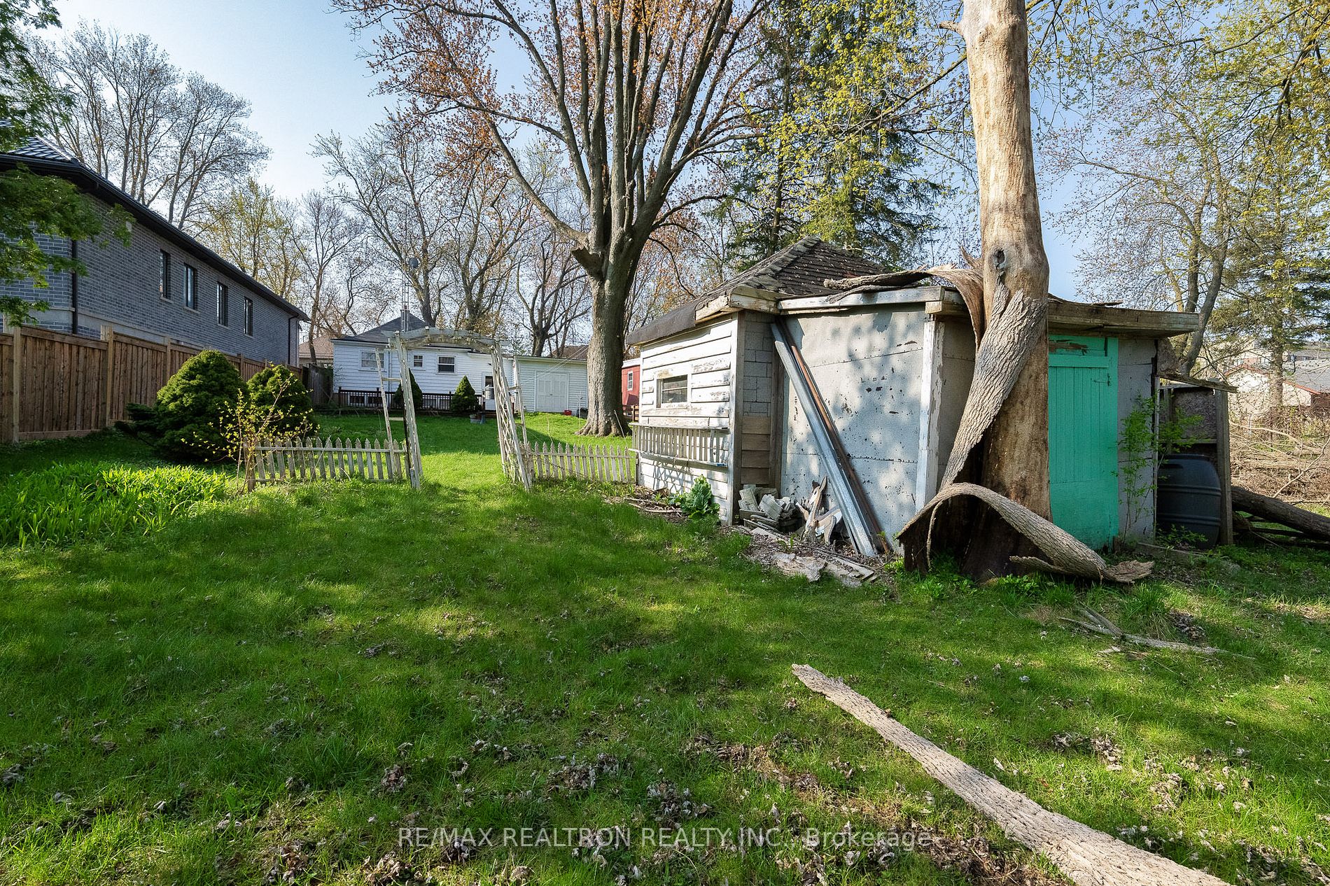 32 Douglas Rd