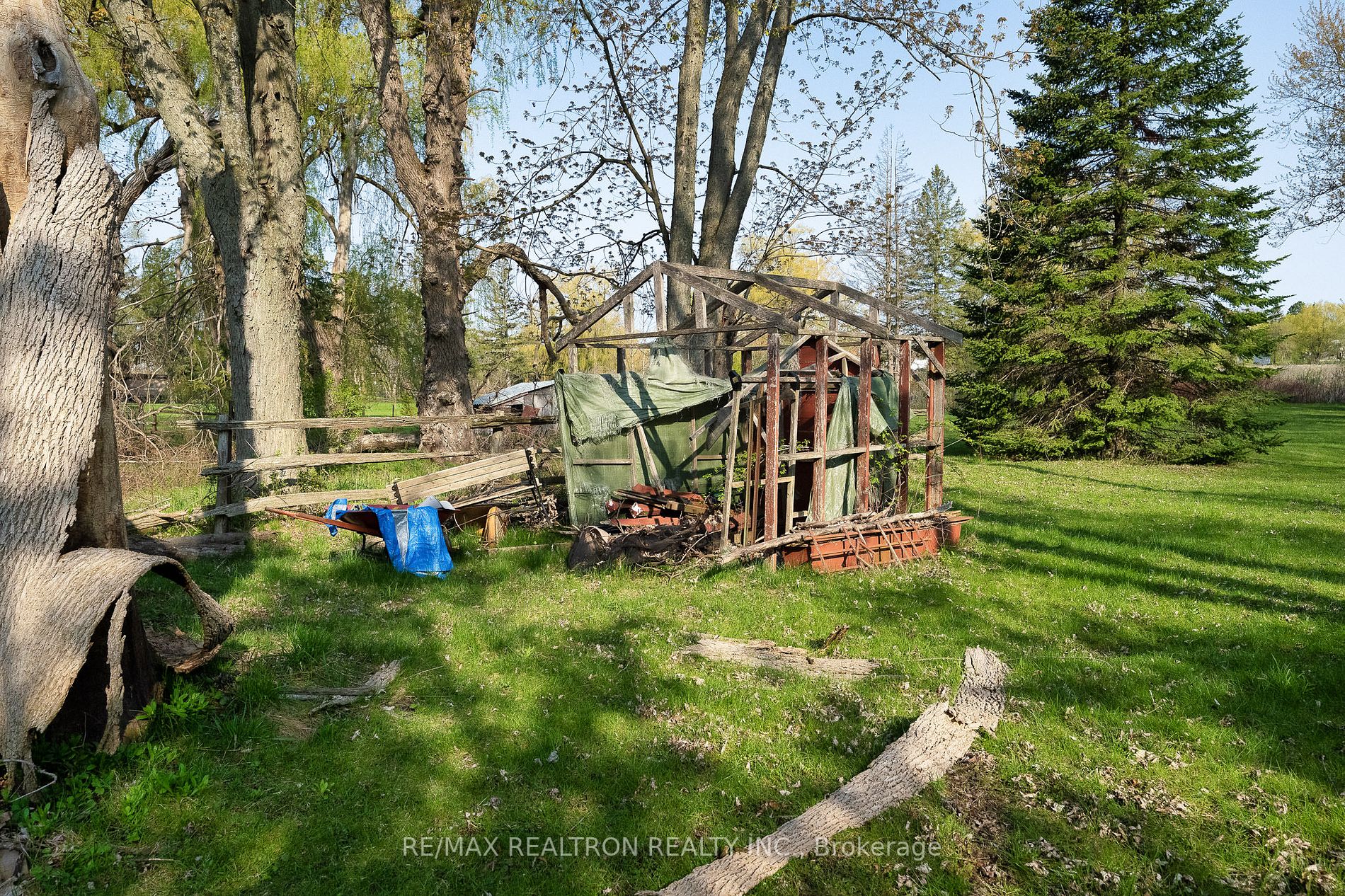 32 Douglas Rd