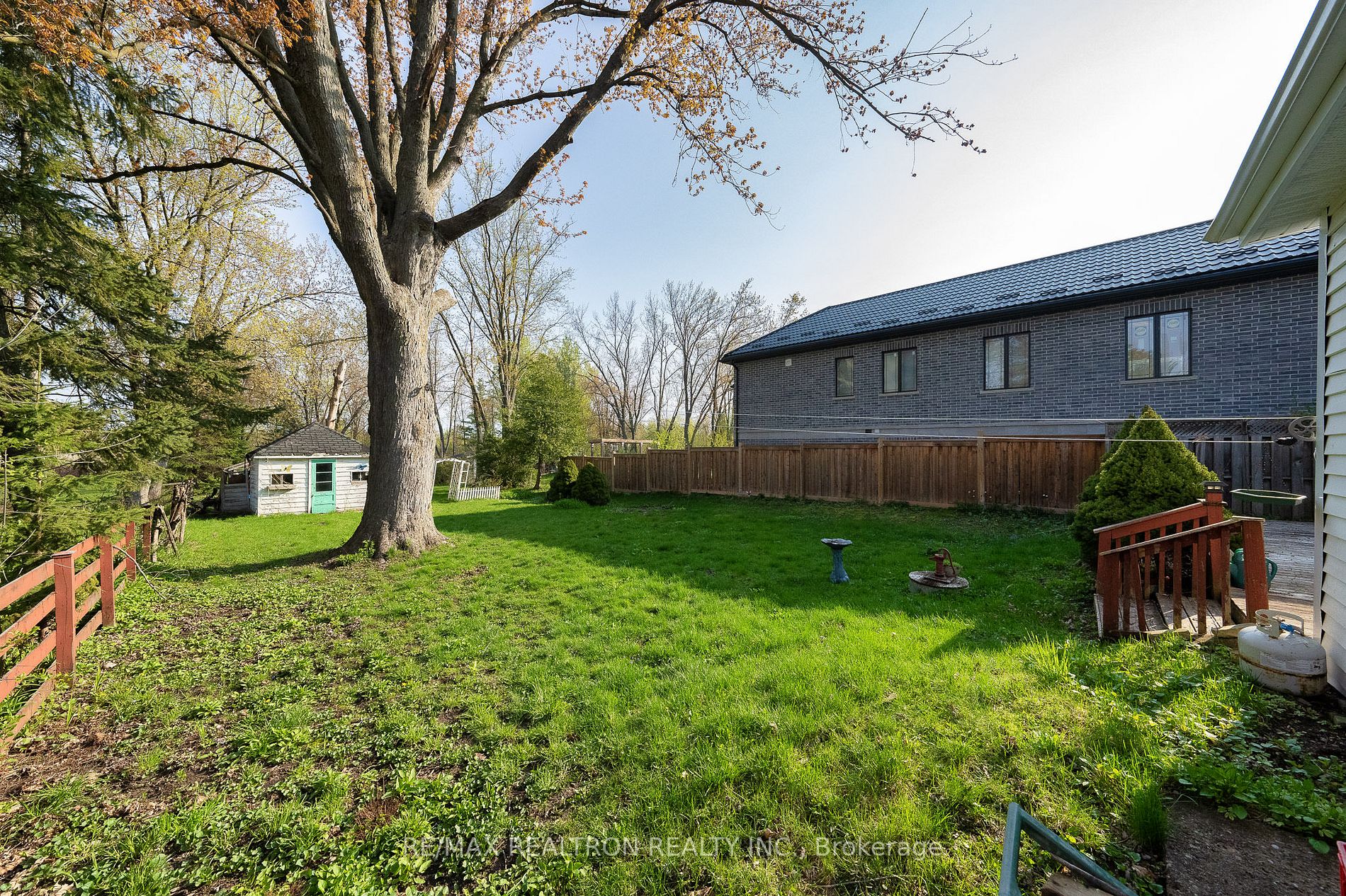 32 Douglas Rd