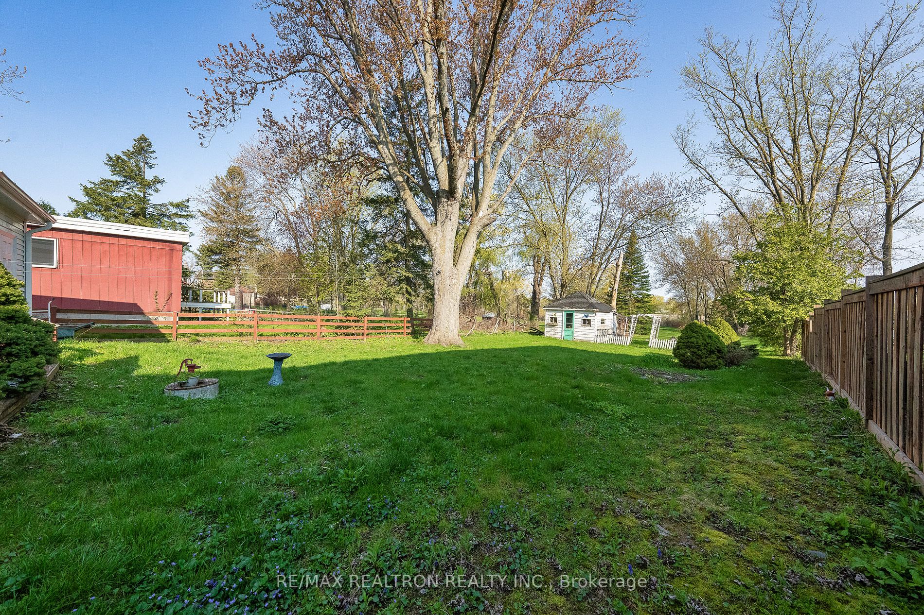 32 Douglas Rd