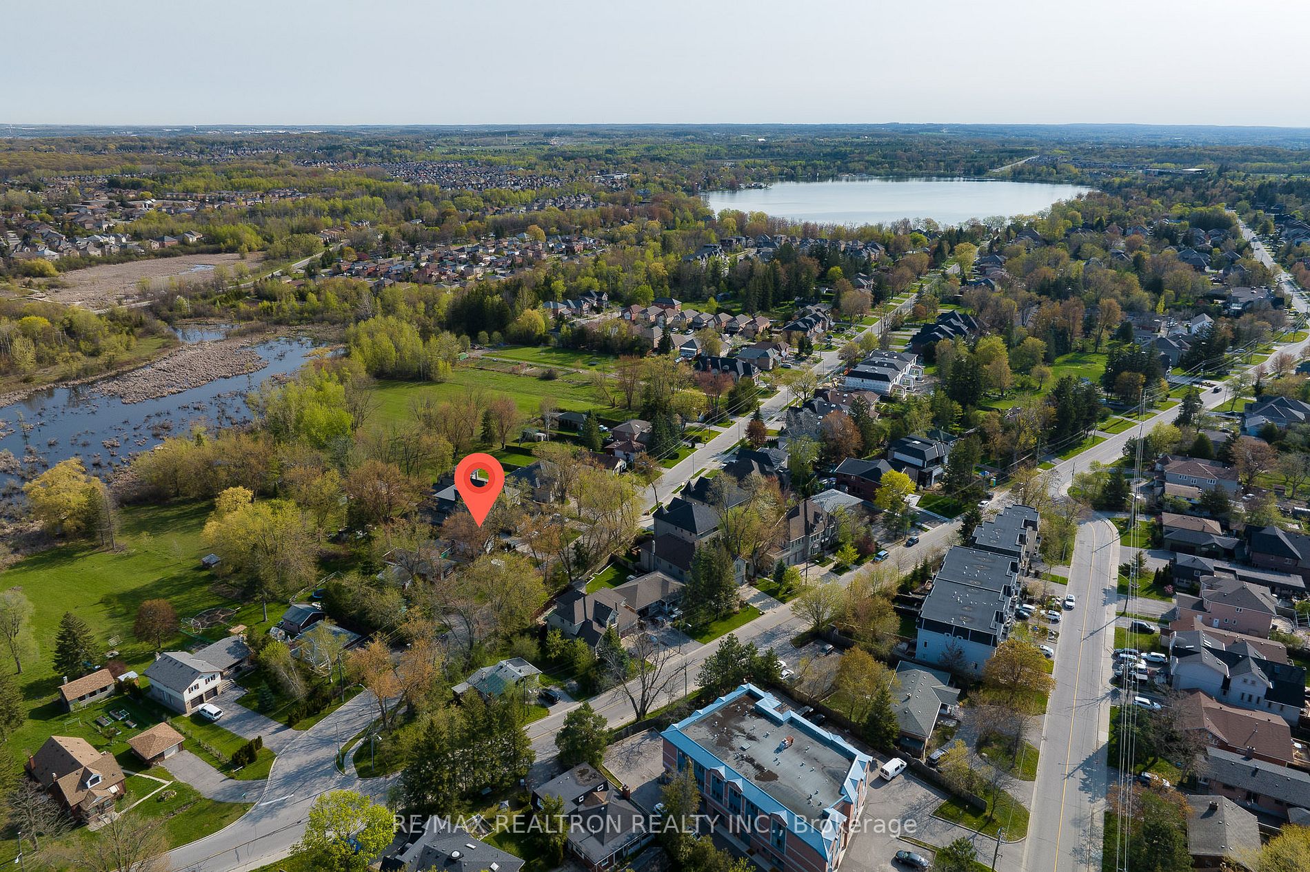 32 Douglas Rd