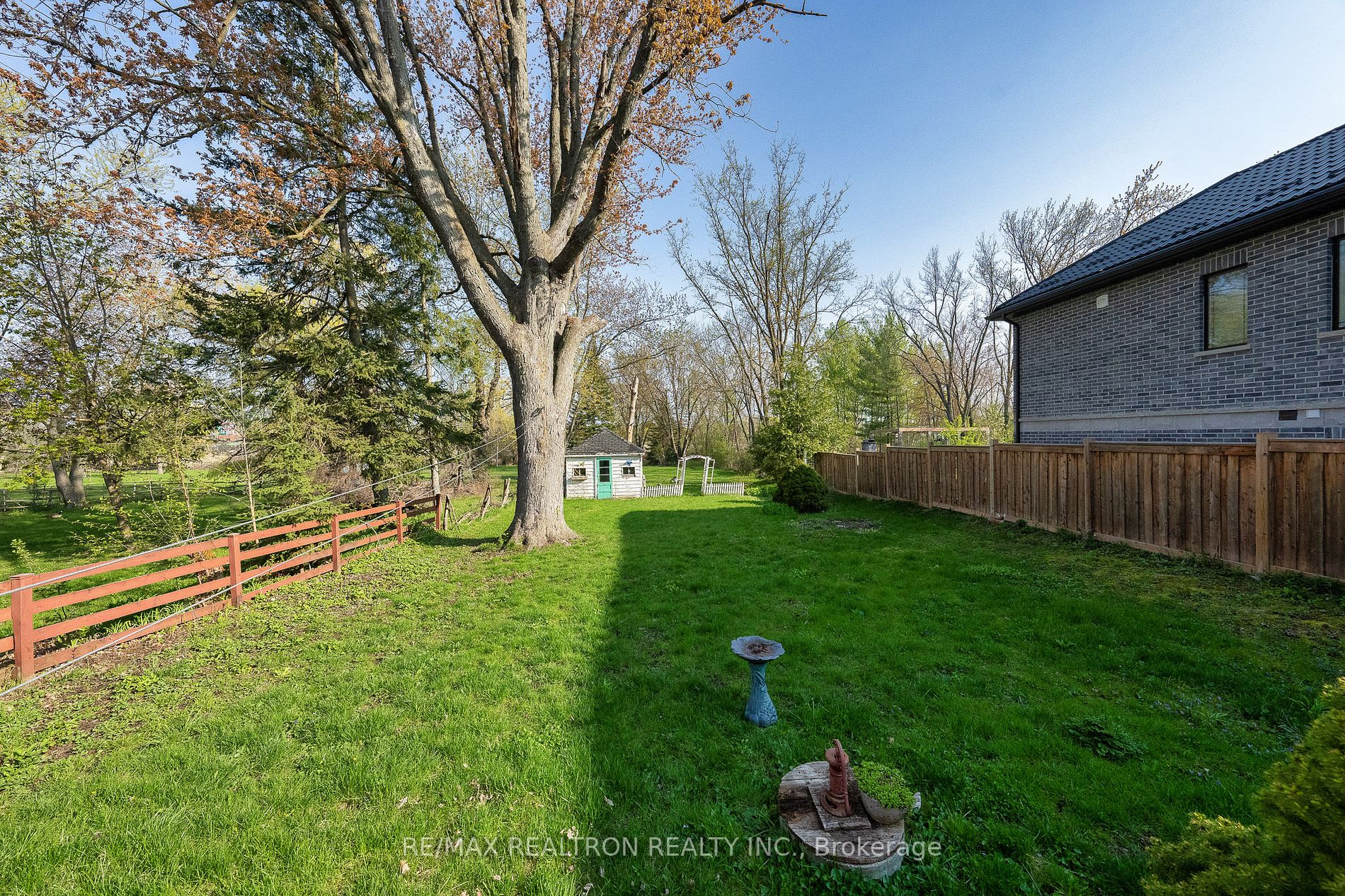 32 Douglas Rd