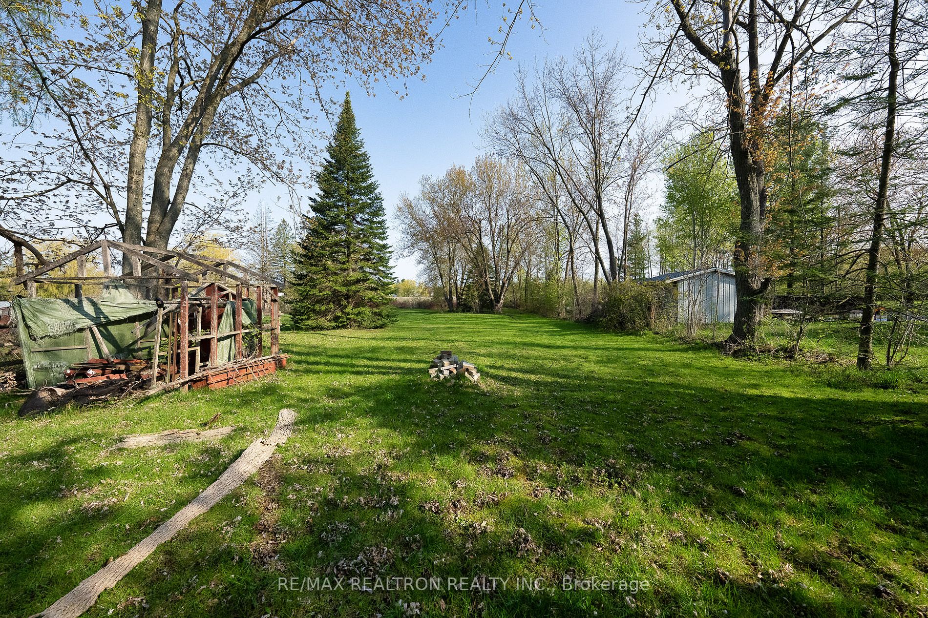 32 Douglas Rd