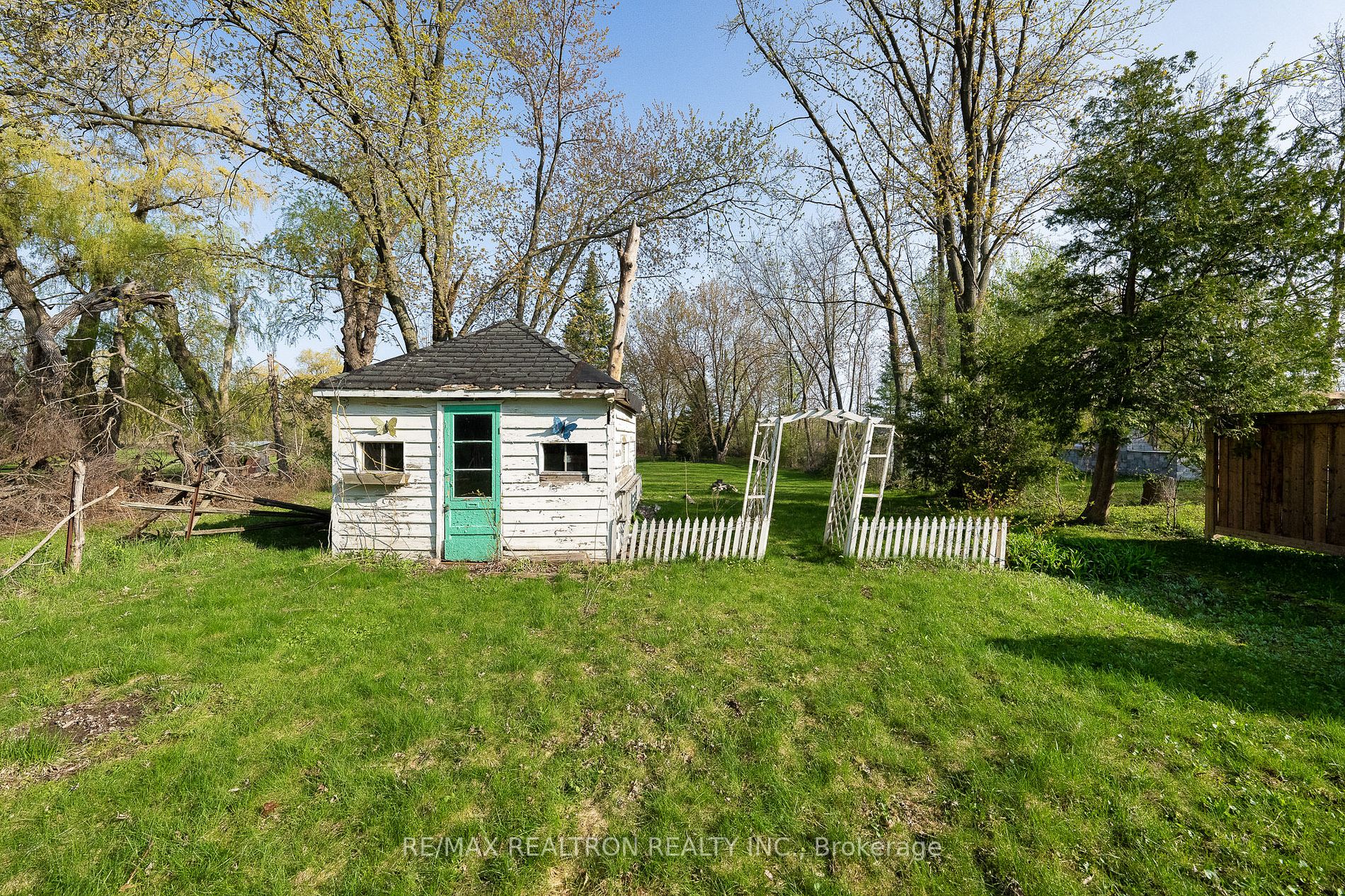 32 Douglas Rd
