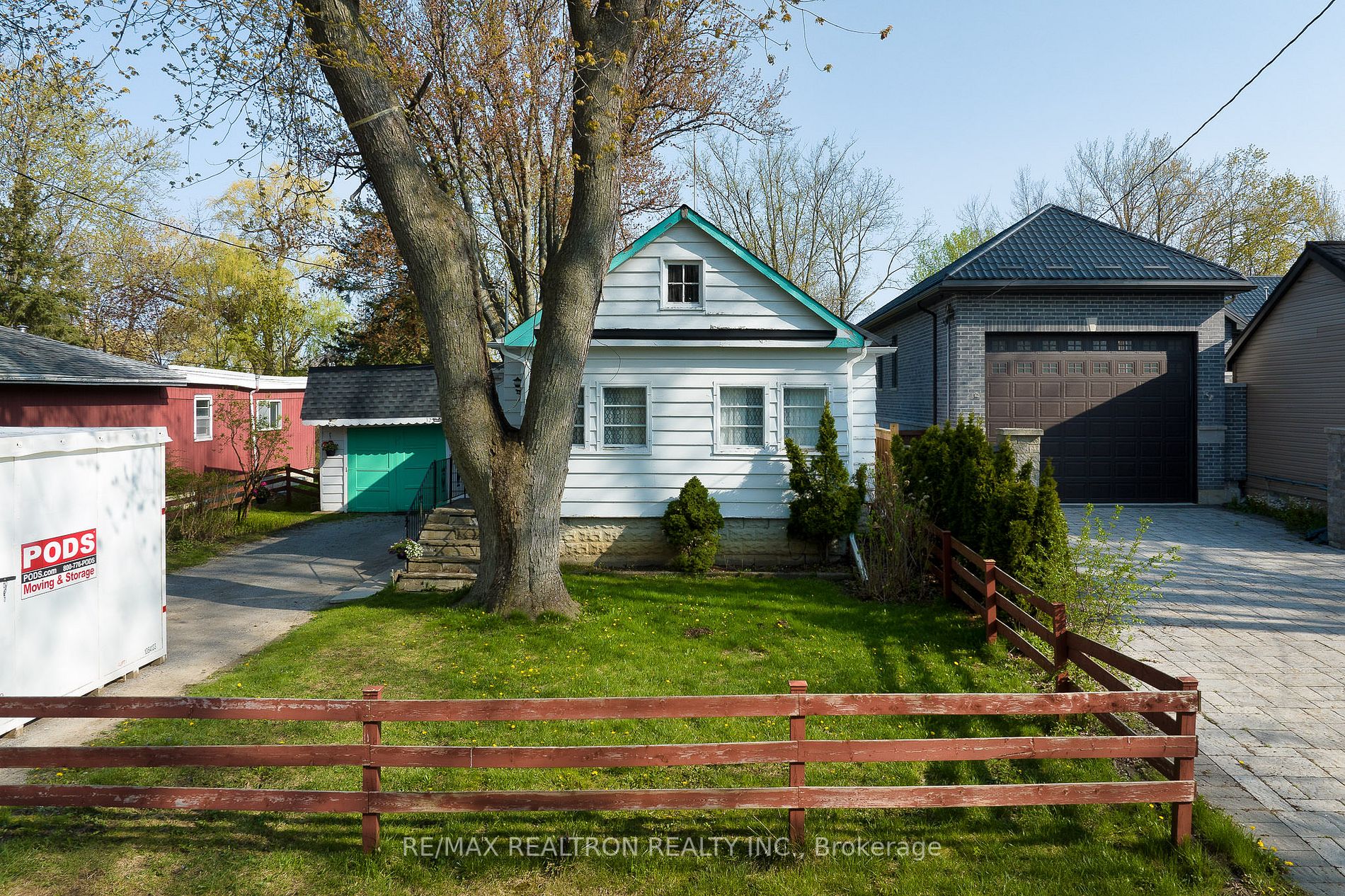 32 Douglas Rd
