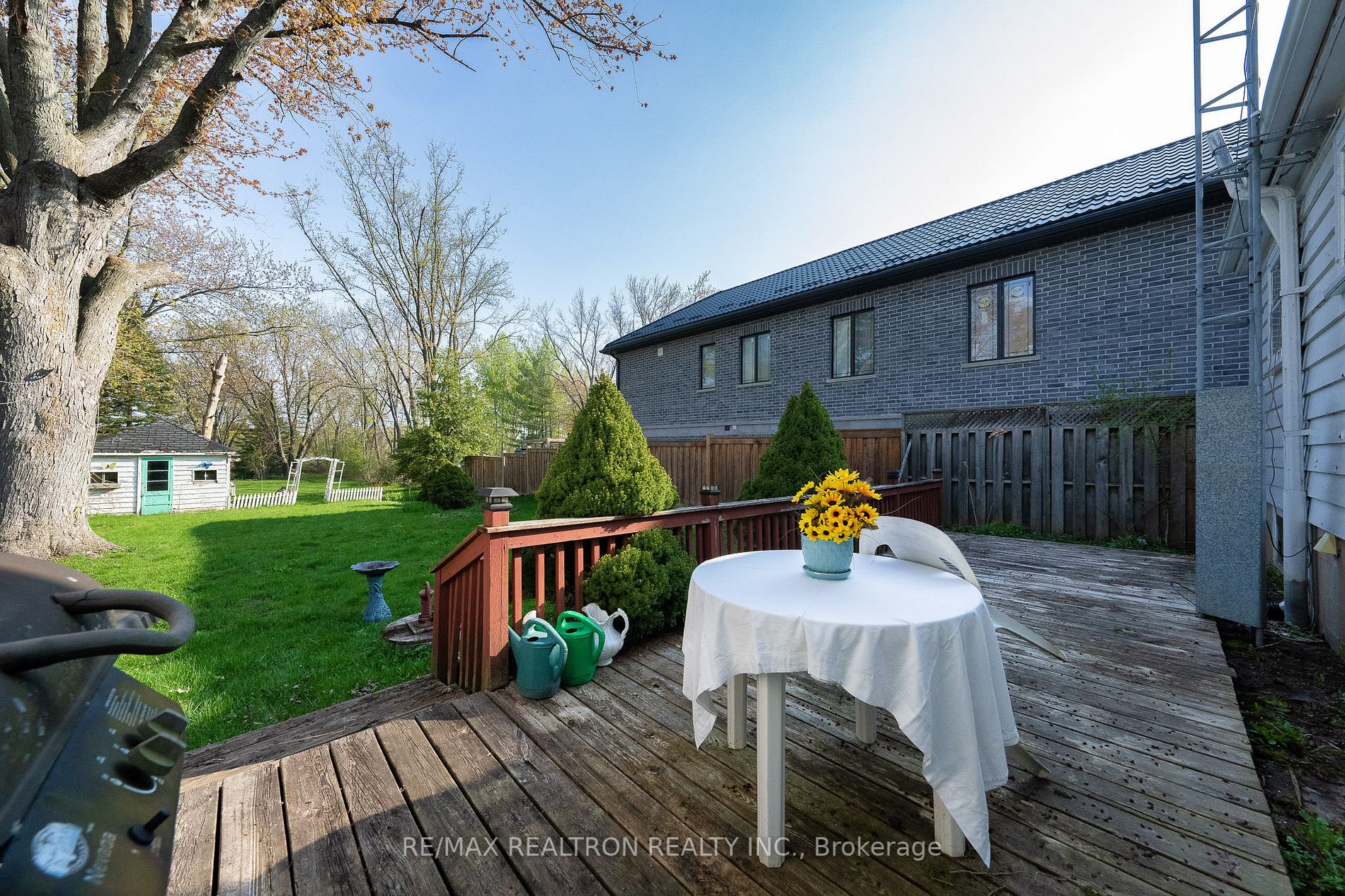 32 Douglas Rd