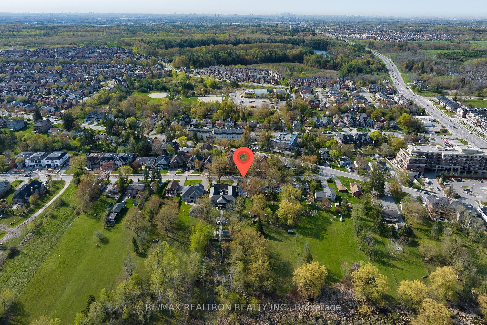 32 Douglas Rd