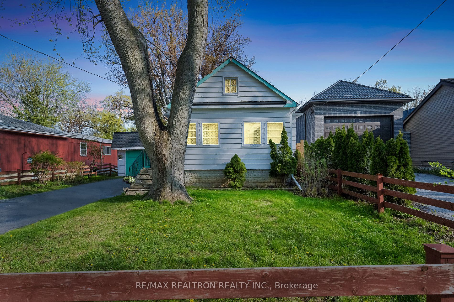 32 Douglas Rd
