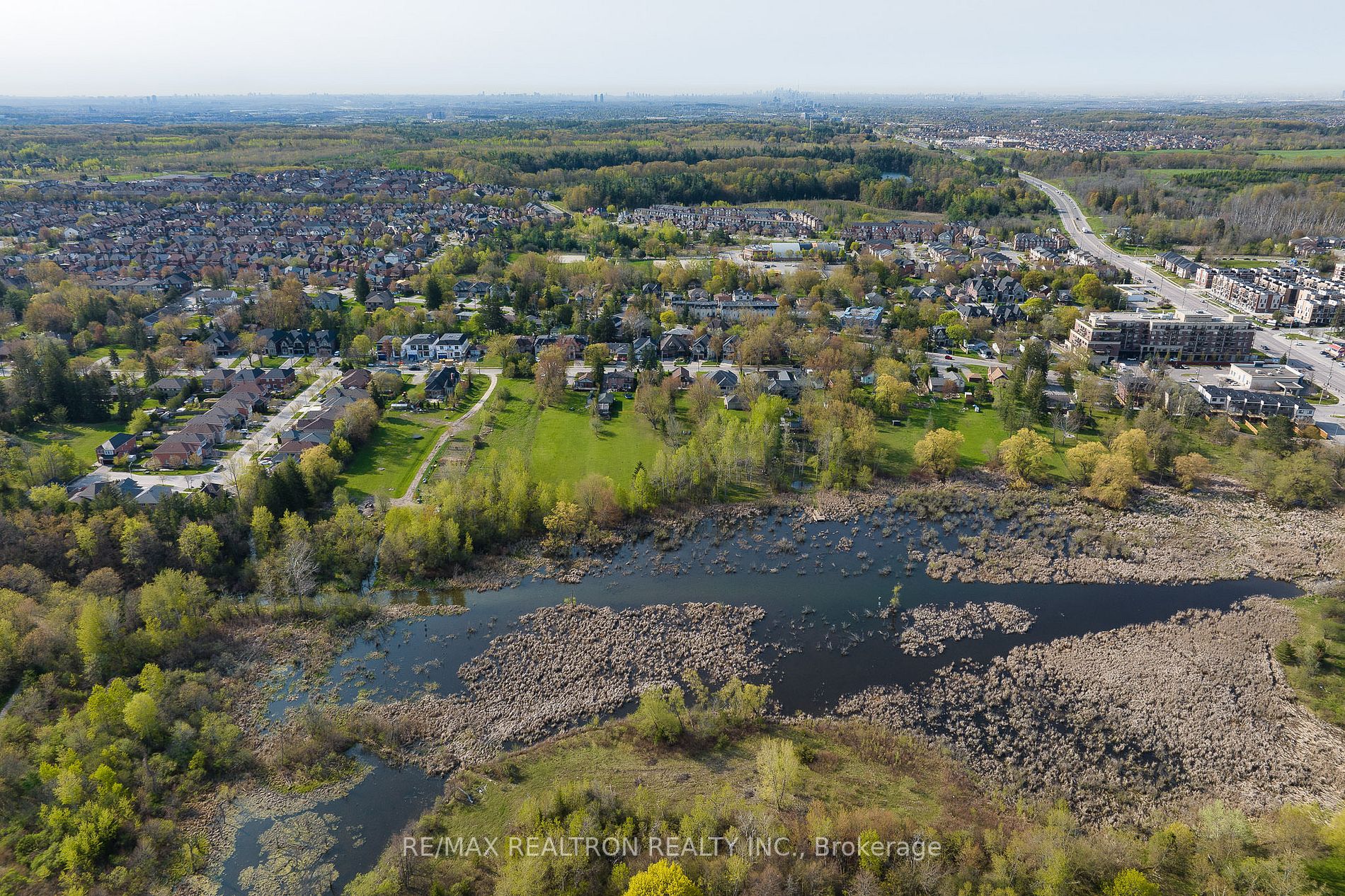 32 Douglas Rd