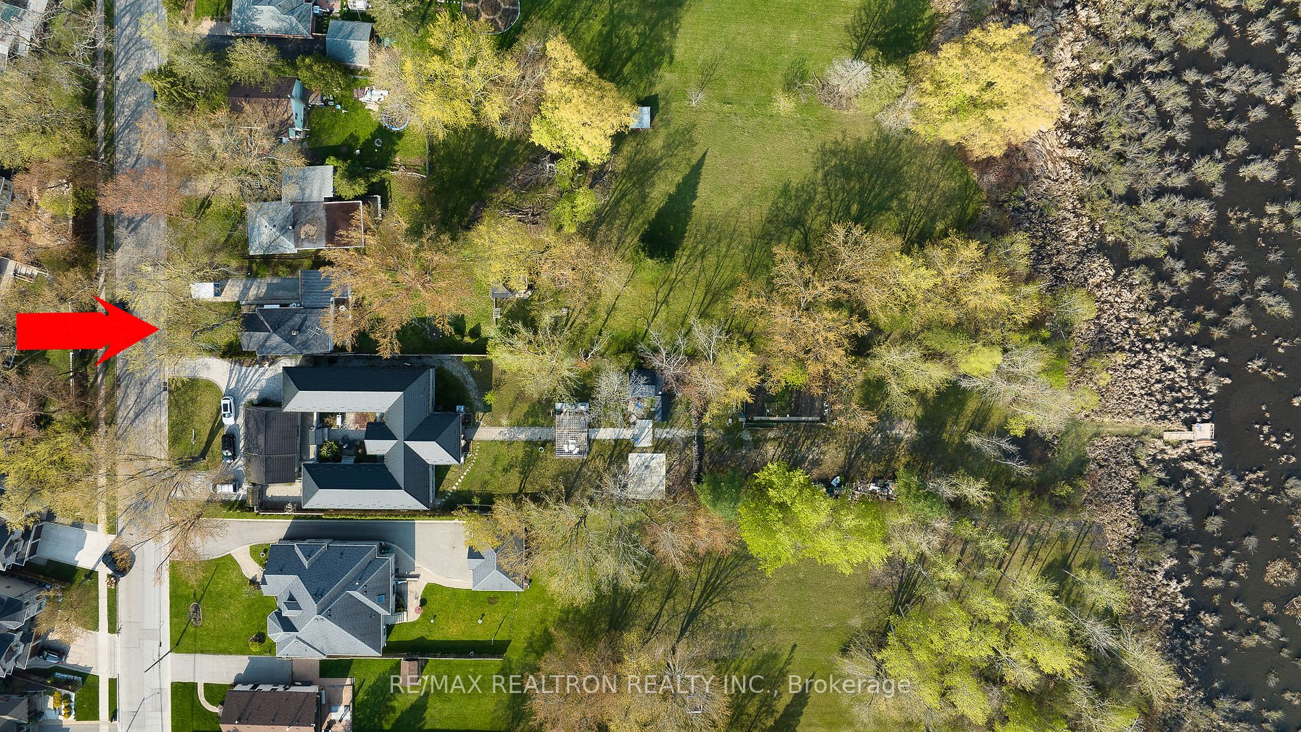 32 Douglas Rd