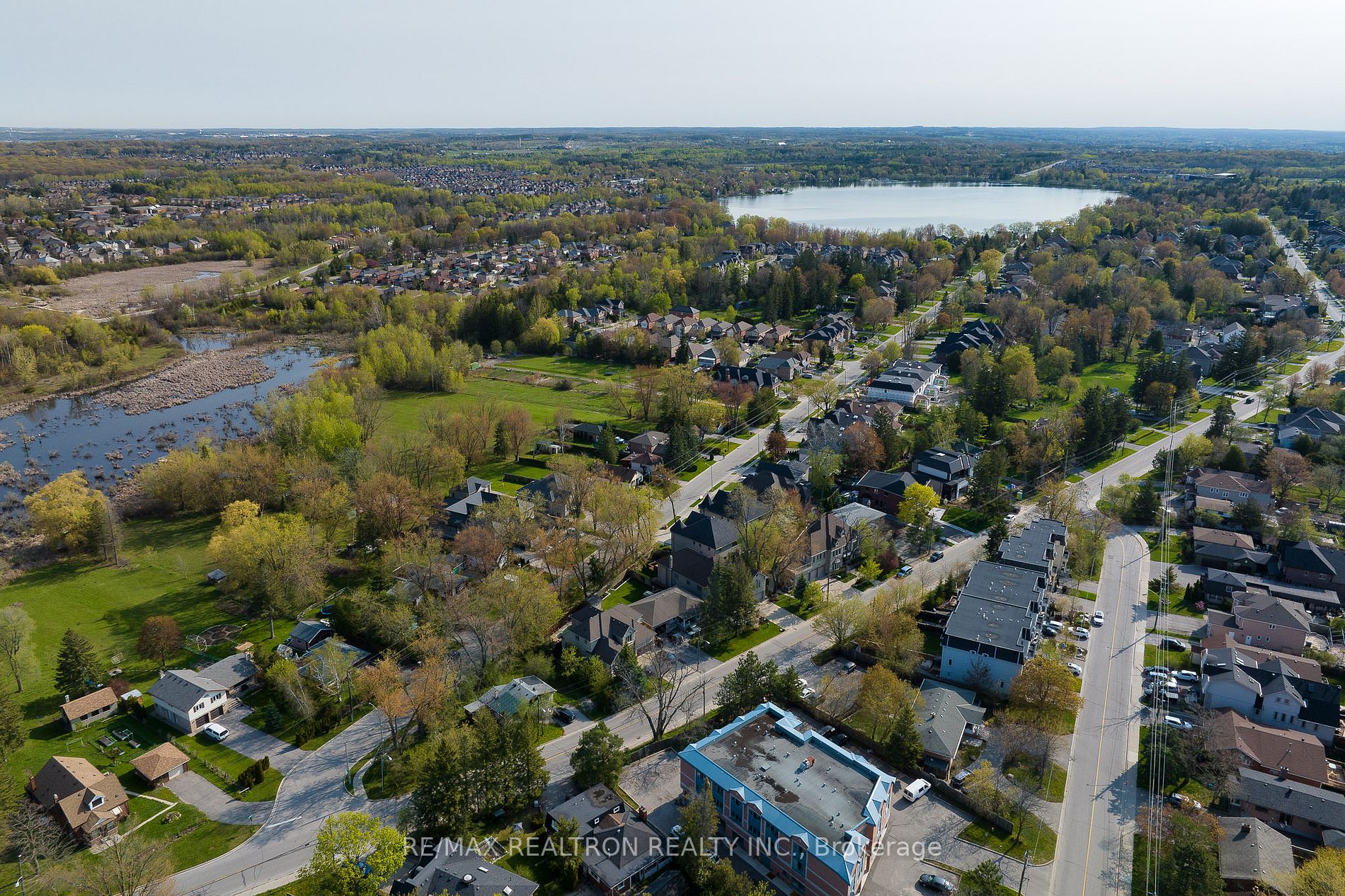 32 Douglas Rd