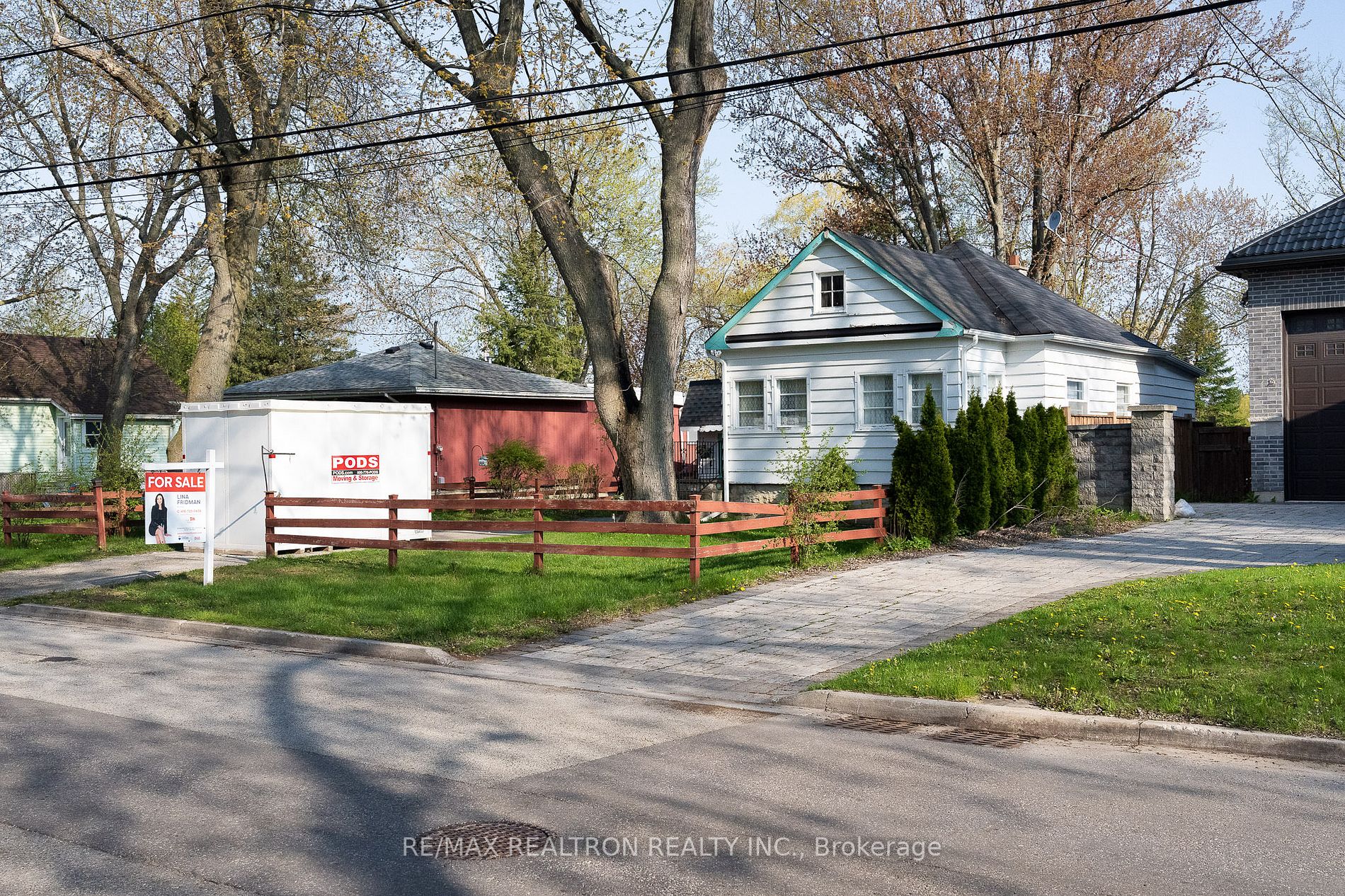 32 Douglas Rd