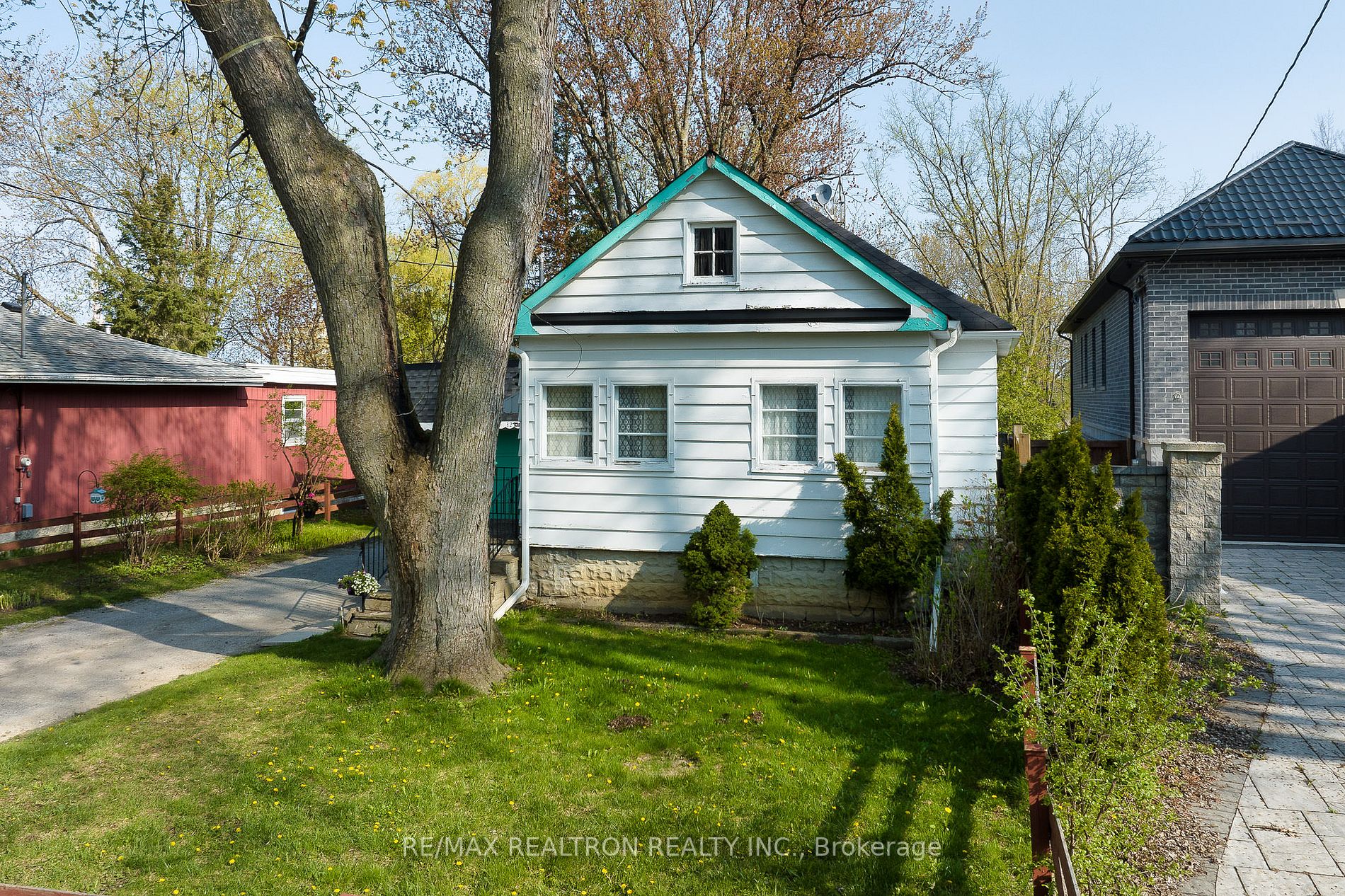 32 Douglas Rd