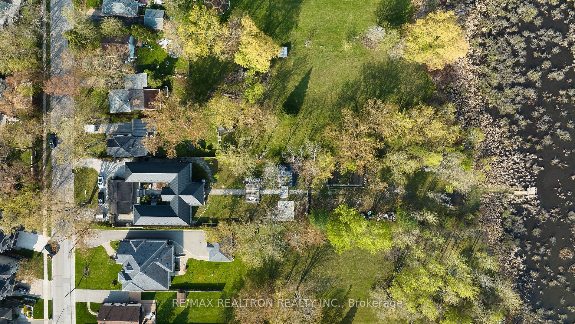 32 Douglas Rd