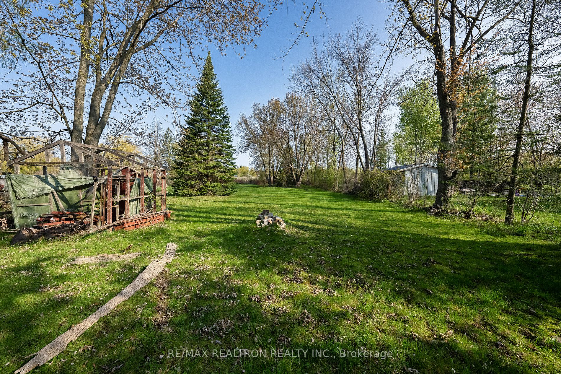 32 Douglas Rd