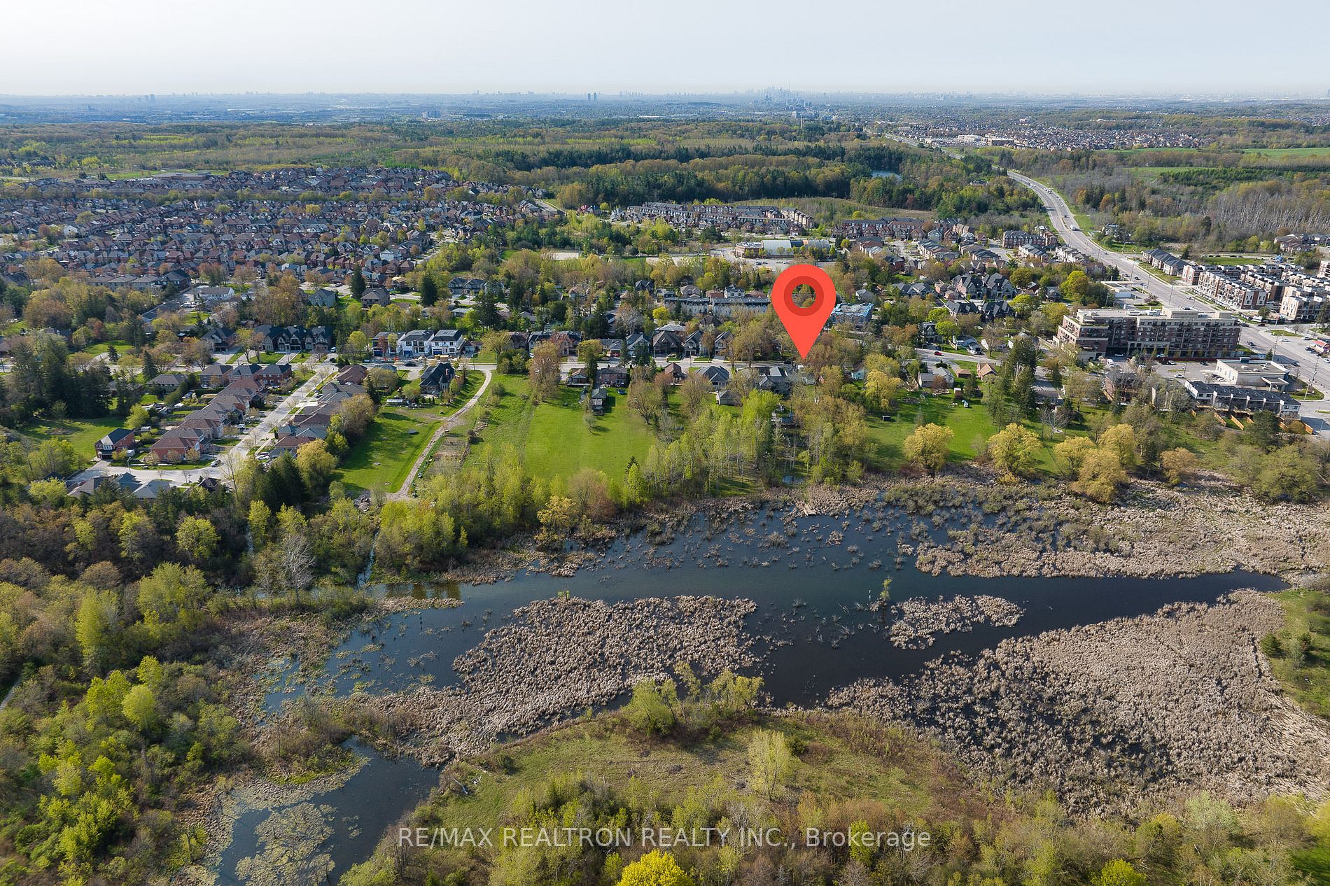 32 Douglas Rd